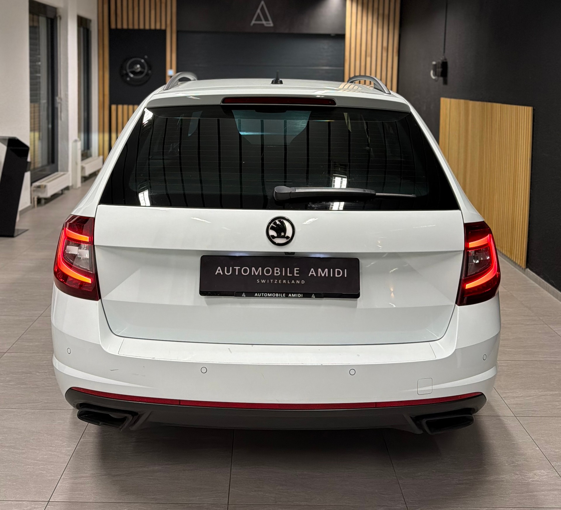 SKODA Octavia Combi 2.0 TSI RS DSG-image-3