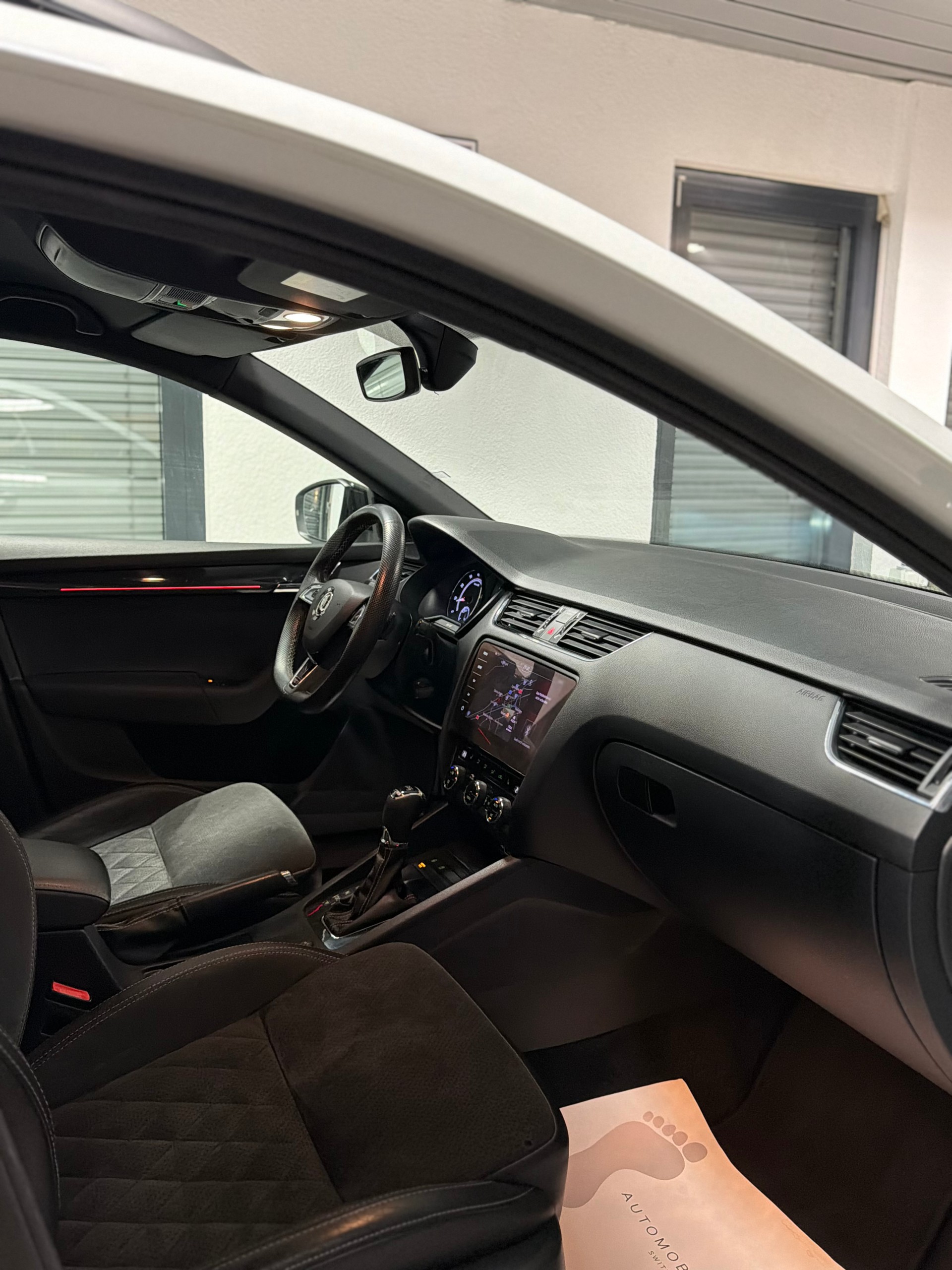 SKODA Octavia Combi 2.0 TSI RS DSG-image-7