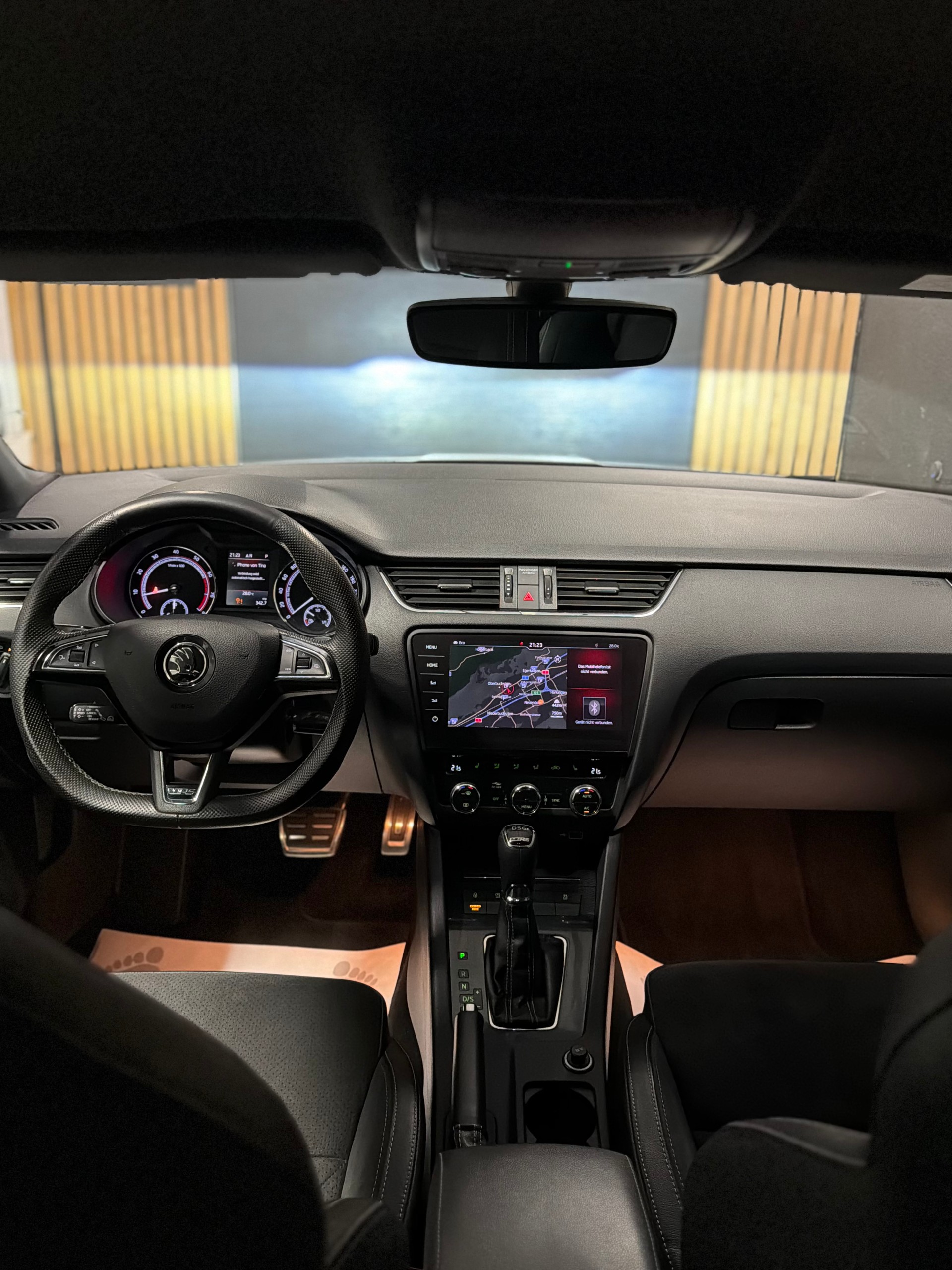 SKODA Octavia Combi 2.0 TSI RS DSG-image-8