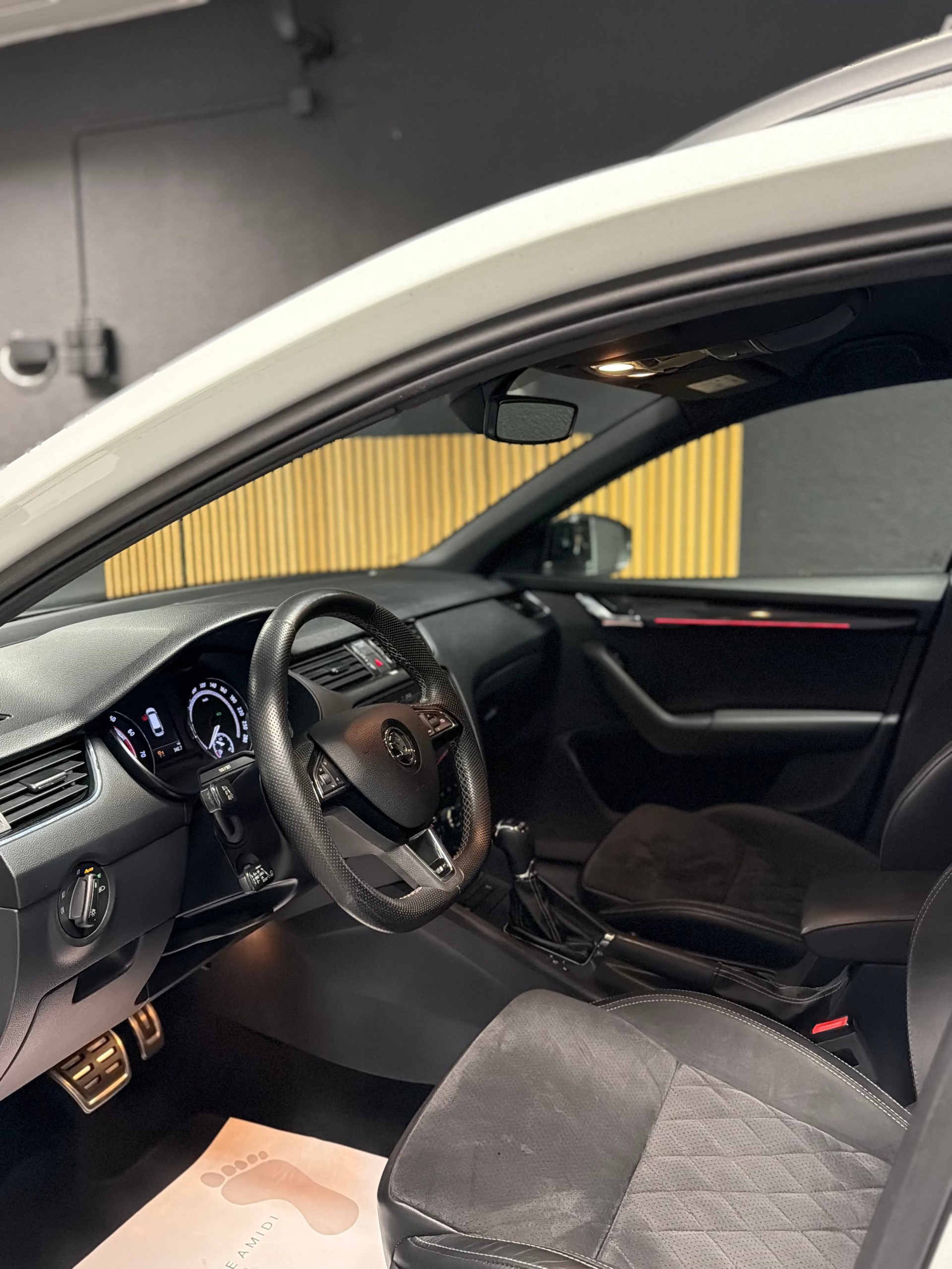 SKODA Octavia Combi 2.0 TSI RS DSG-image-6