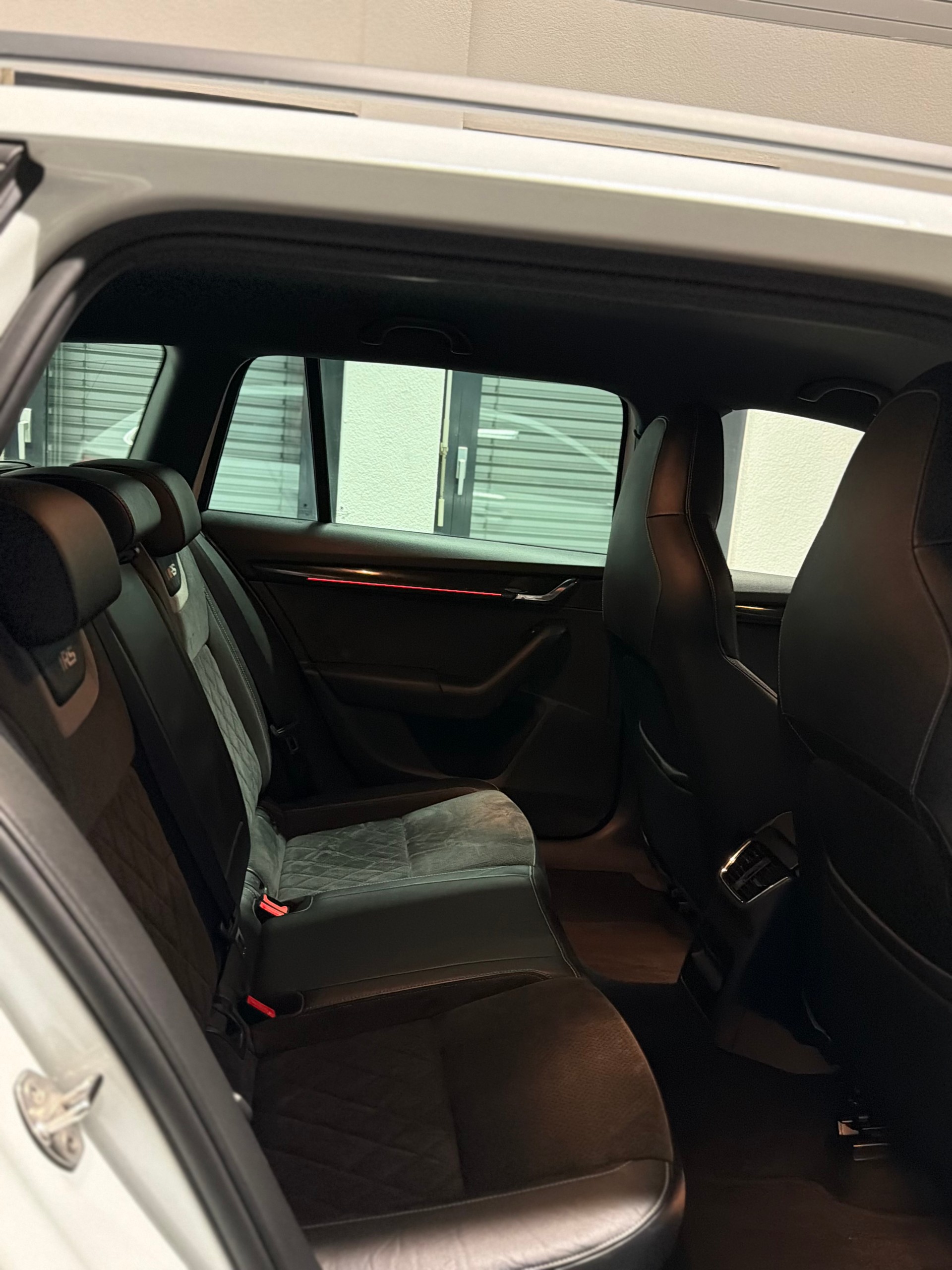 SKODA Octavia Combi 2.0 TSI RS DSG-image-10