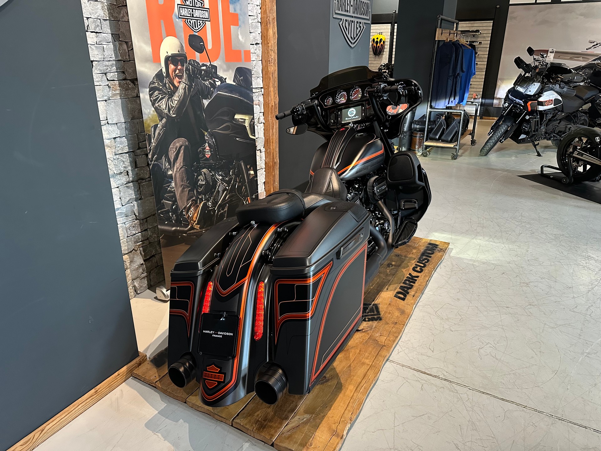 HARLEY-DAVIDSON FLHXSE Street Glide ABS CVO 114-showroom-element-2