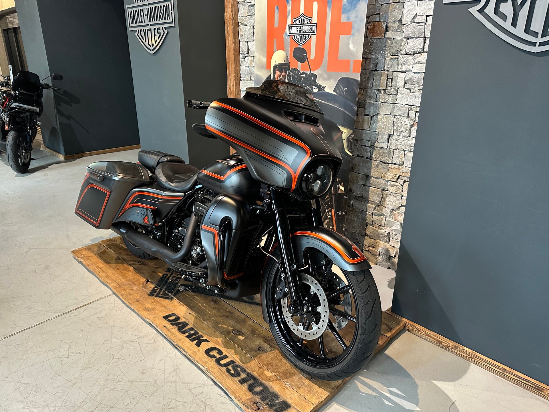 HARLEY-DAVIDSON FLHXSE Street Glide ABS CVO 114-showroom-element-1