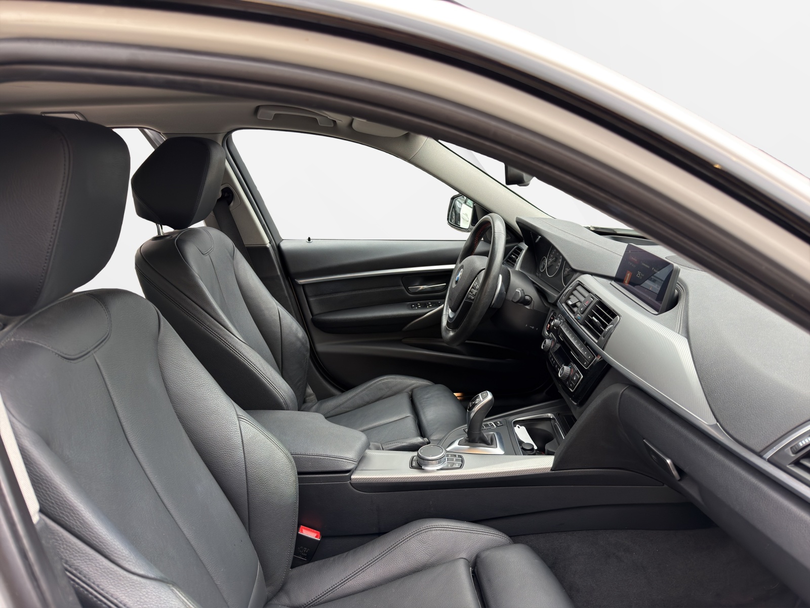 BMW 320d xDrive Touring EdSpo-image-17