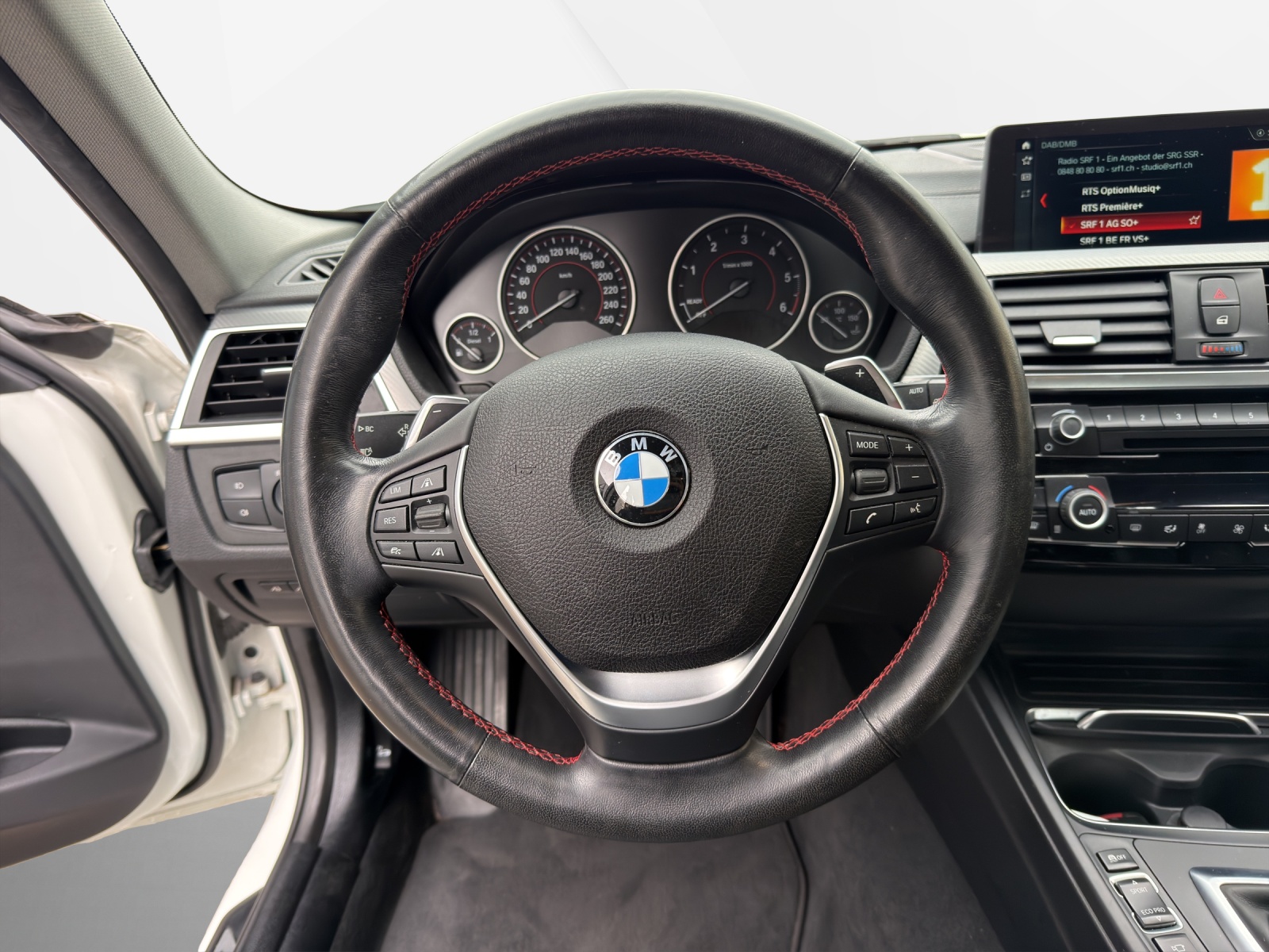 BMW 320d xDrive Touring EdSpo-image-13