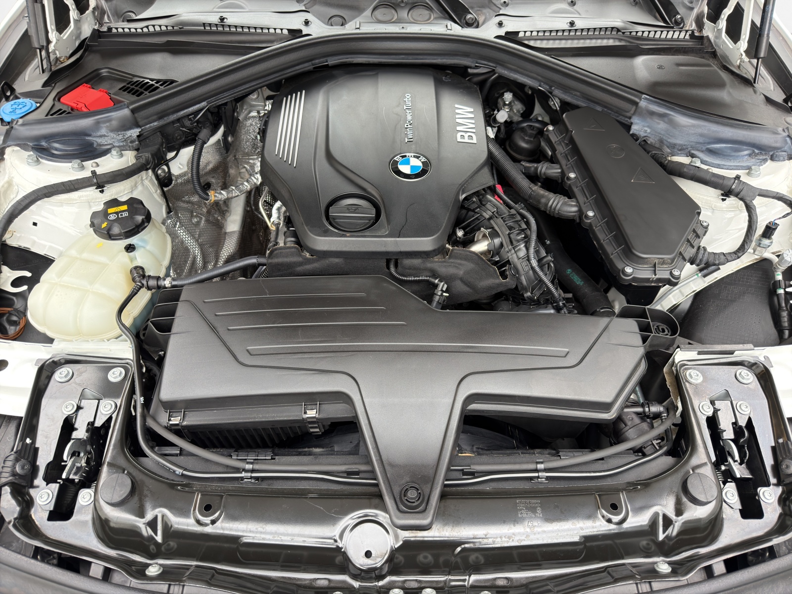 BMW 320d xDrive Touring EdSpo-image-9