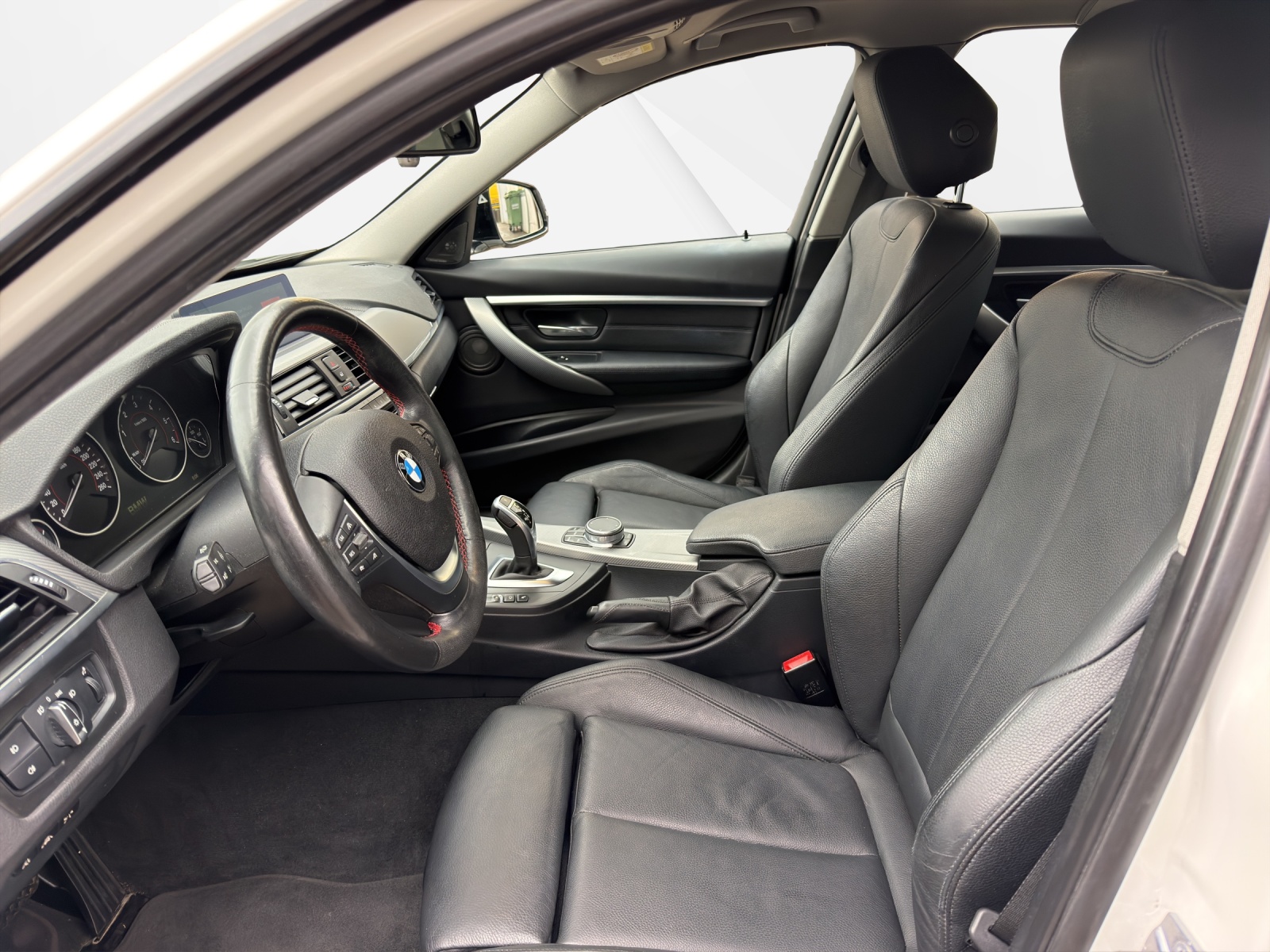 BMW 320d xDrive Touring EdSpo-image-11