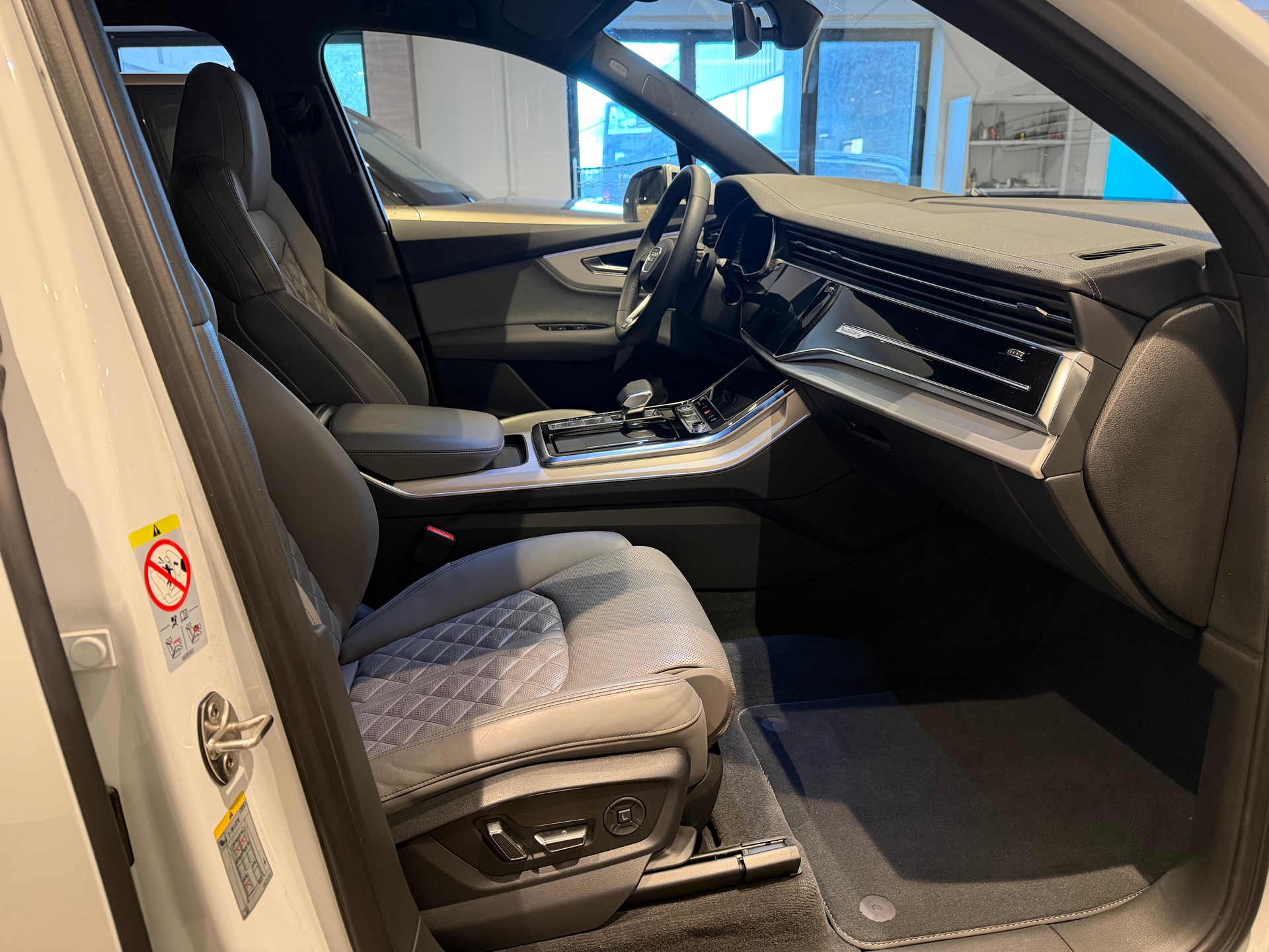 AUDI Q7 3.0 50 TDI S Line quattro T-Tronic-image-9