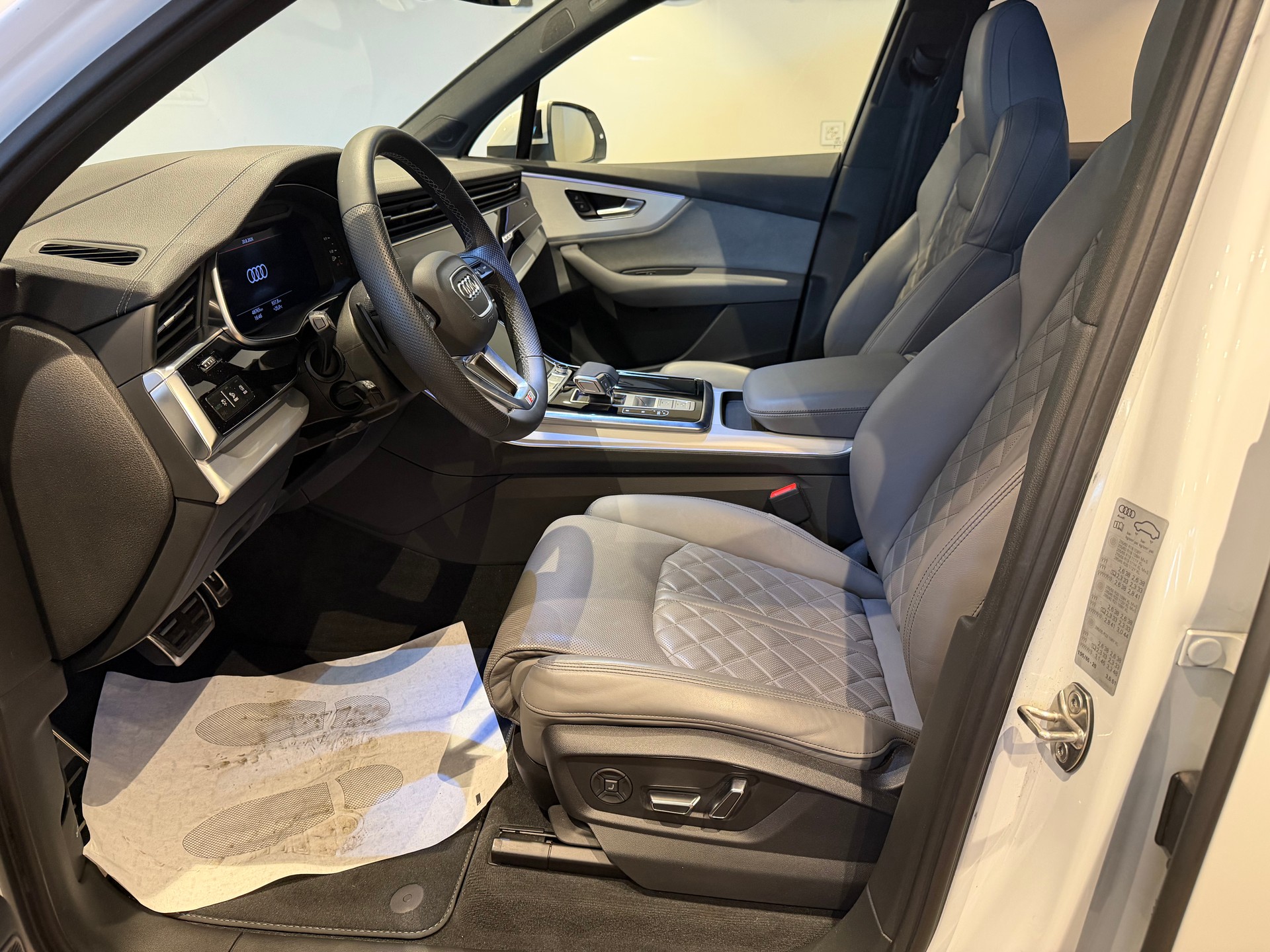 AUDI Q7 3.0 50 TDI S Line quattro T-Tronic-image-12