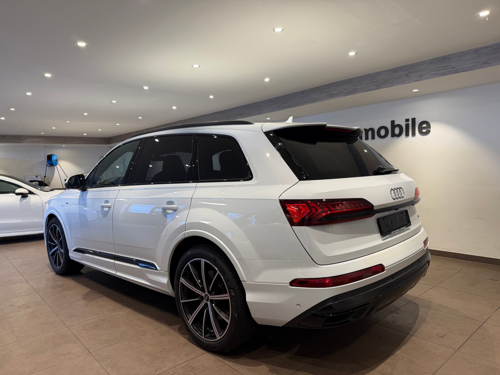 AUDI Q7 3.0 50 TDI S Line quattro T-Tronic-showroom-element-3