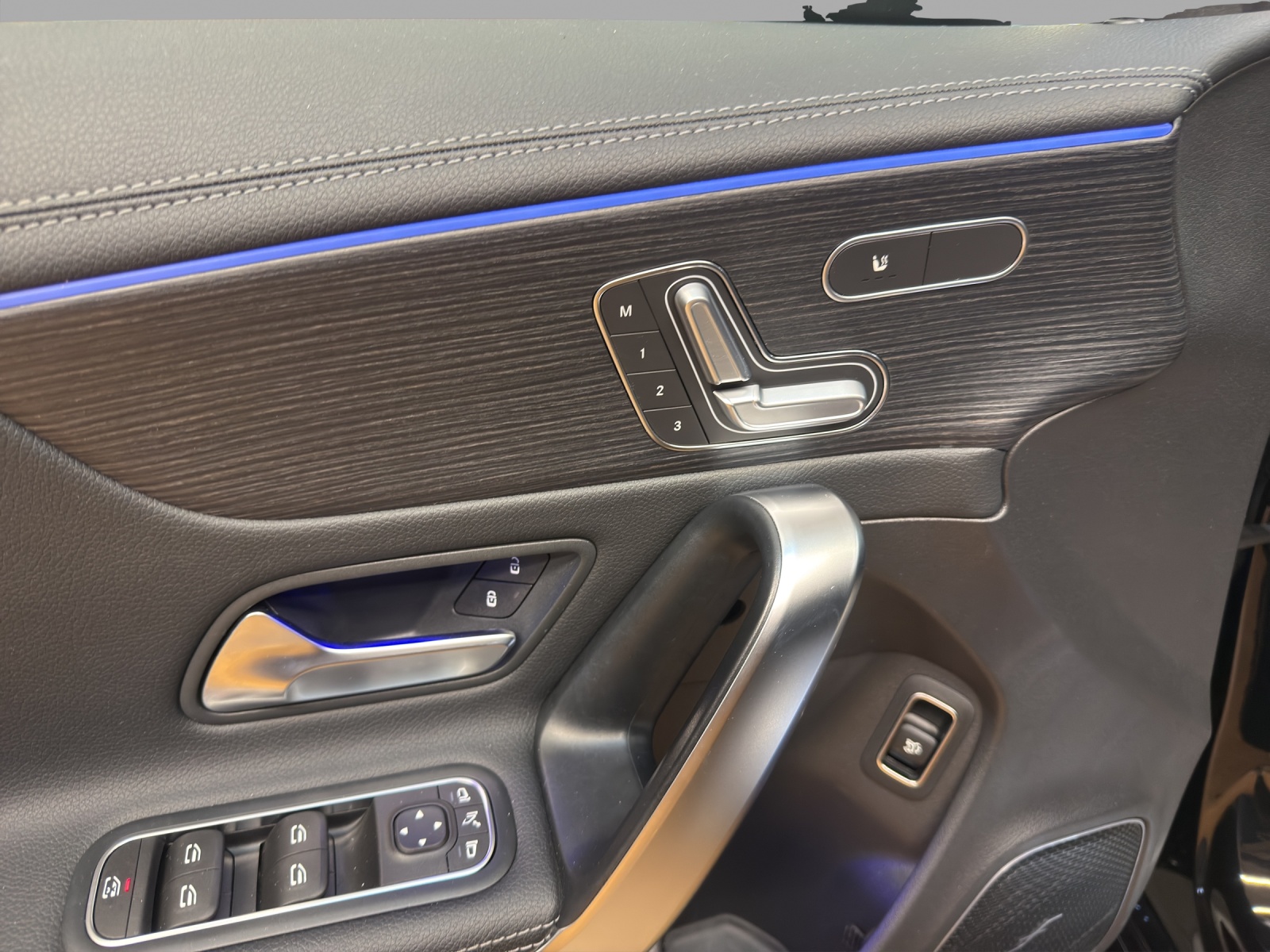 MERCEDES-BENZ CLA 35 4M - SB - AMG / DISTRONIC / 360 Grad Kamera / Panorama-Dach-image-12