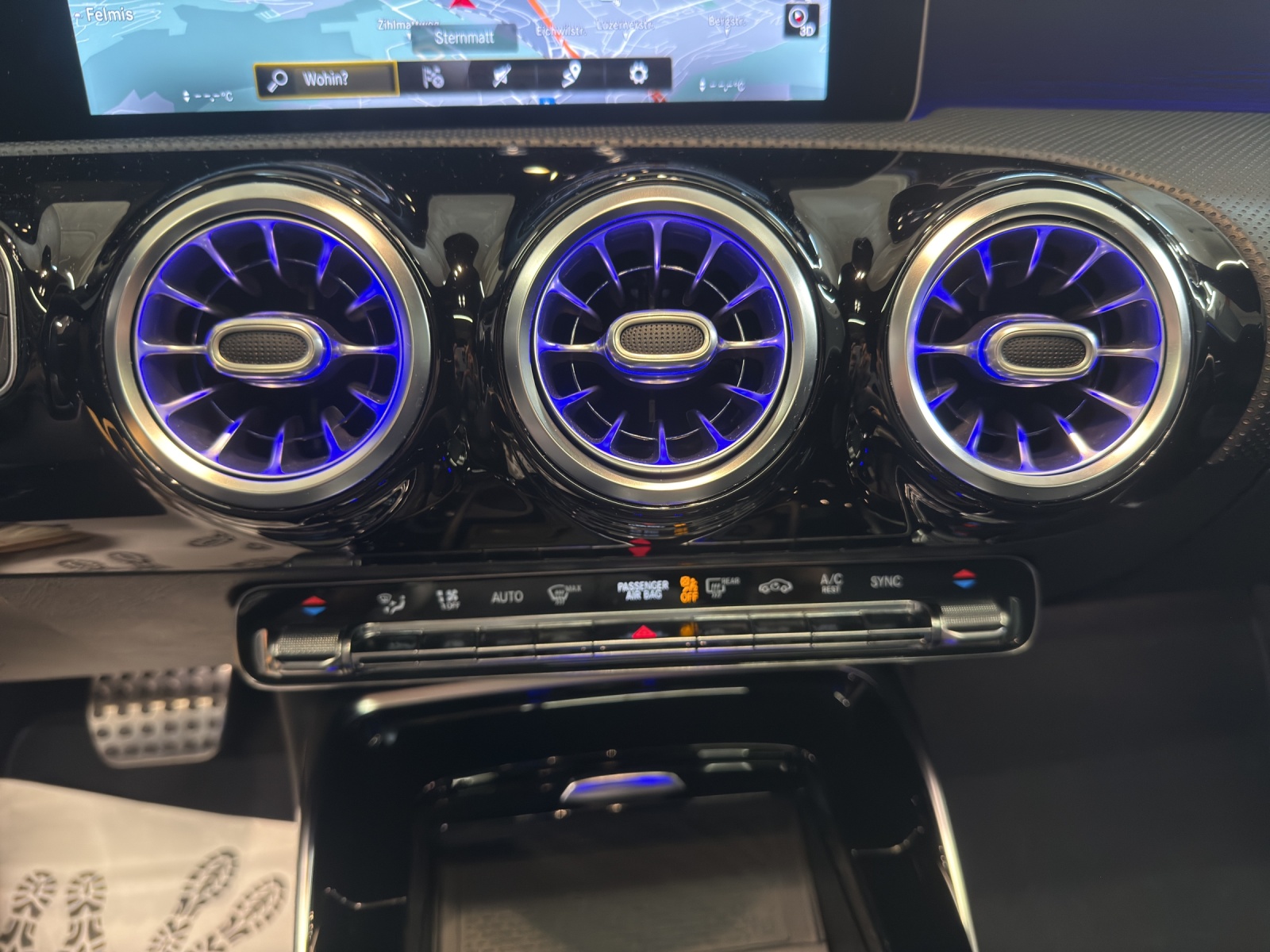 MERCEDES-BENZ CLA 35 4M - SB - AMG / DISTRONIC / 360 Grad Kamera / Panorama-Dach-image-11