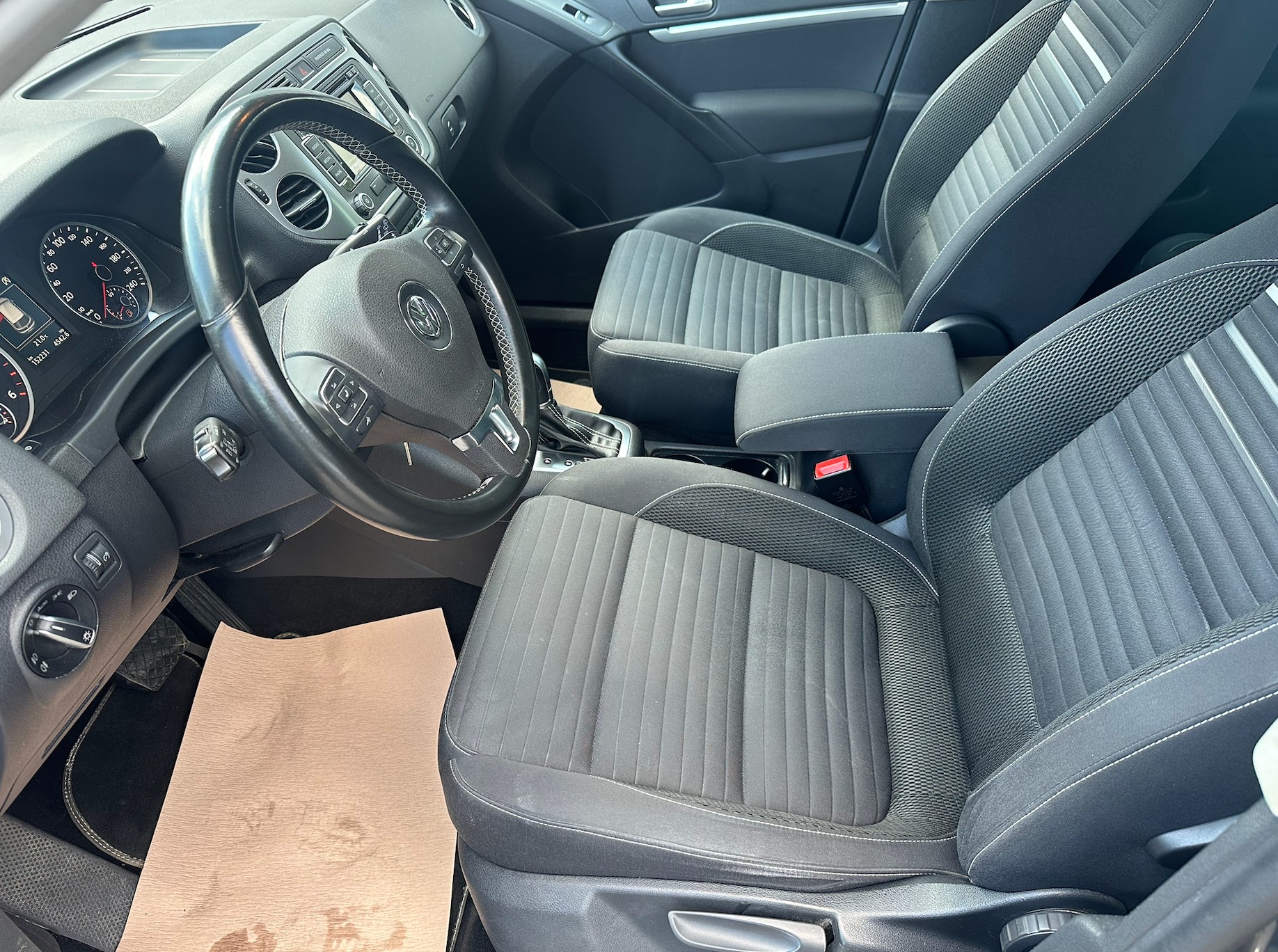 VW Tiguan 2.0 TDI BMT Cup R-Line 4Motion DSG-image-11