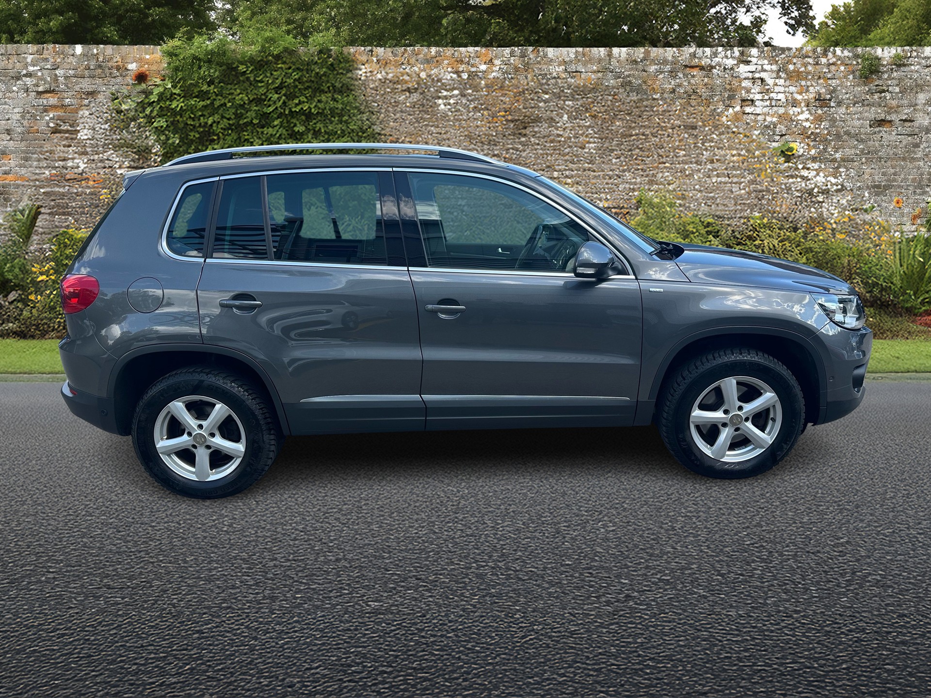VW Tiguan 2.0 TDI BMT Cup R-Line 4Motion DSG-image-5
