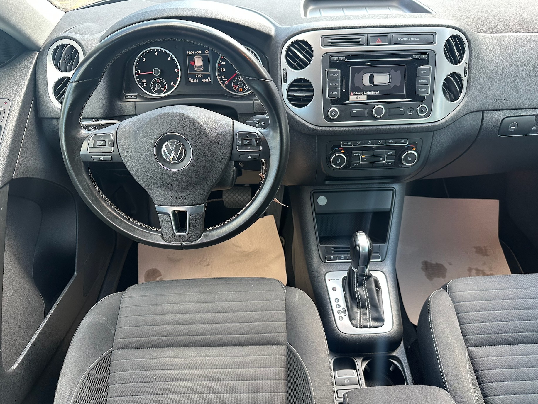 VW Tiguan 2.0 TDI BMT Cup R-Line 4Motion DSG-image-8