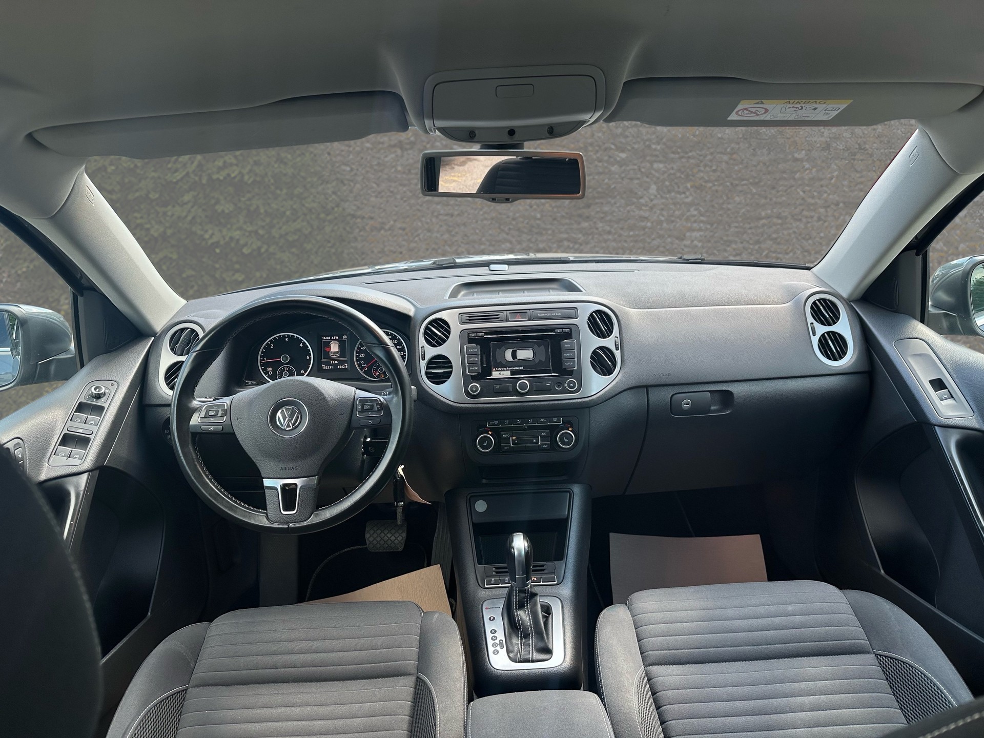 VW Tiguan 2.0 TDI BMT Cup R-Line 4Motion DSG-image-9