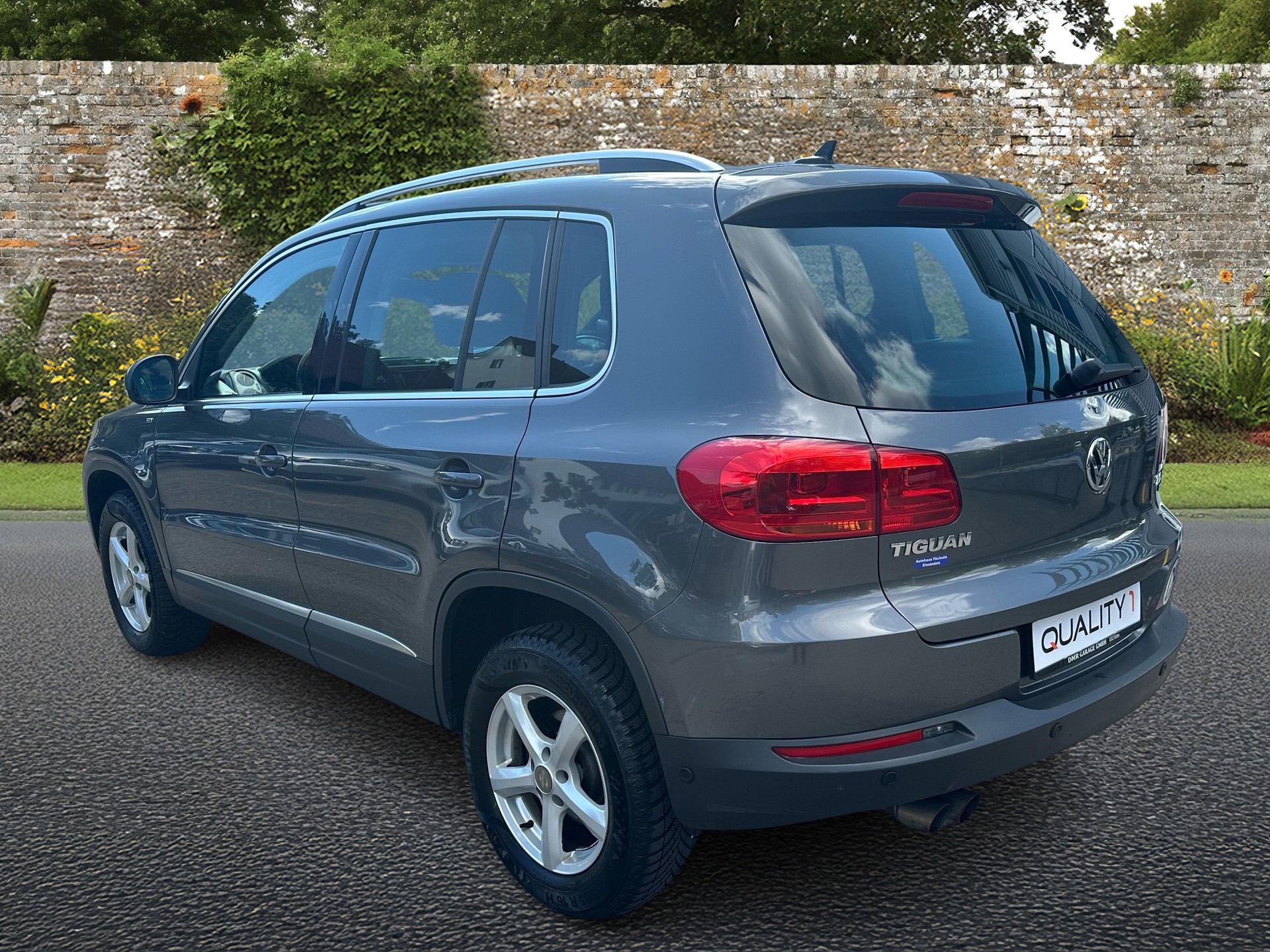 VW Tiguan 2.0 TDI BMT Cup R-Line 4Motion DSG-image-2