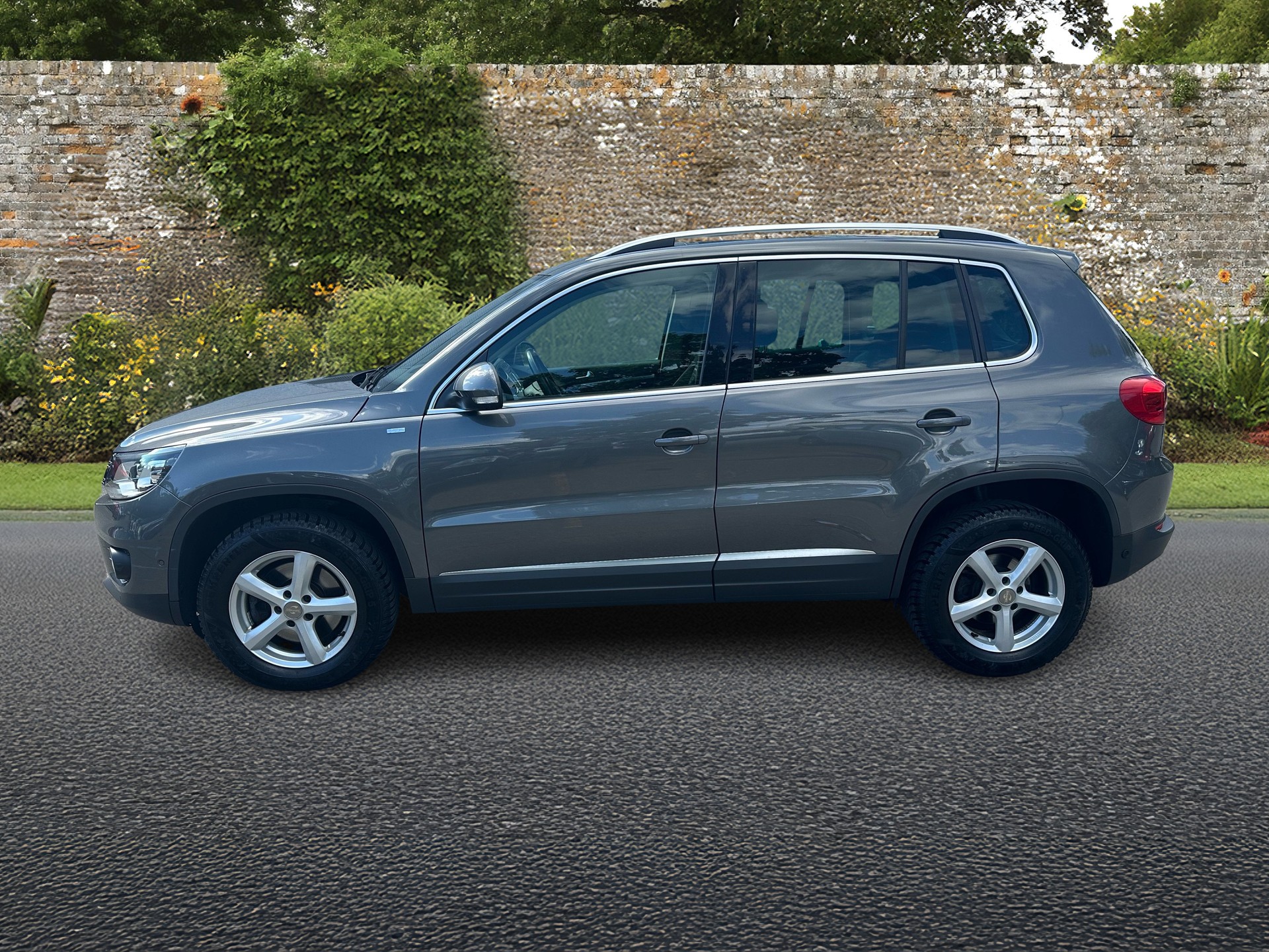 VW Tiguan 2.0 TDI BMT Cup R-Line 4Motion DSG-image-1