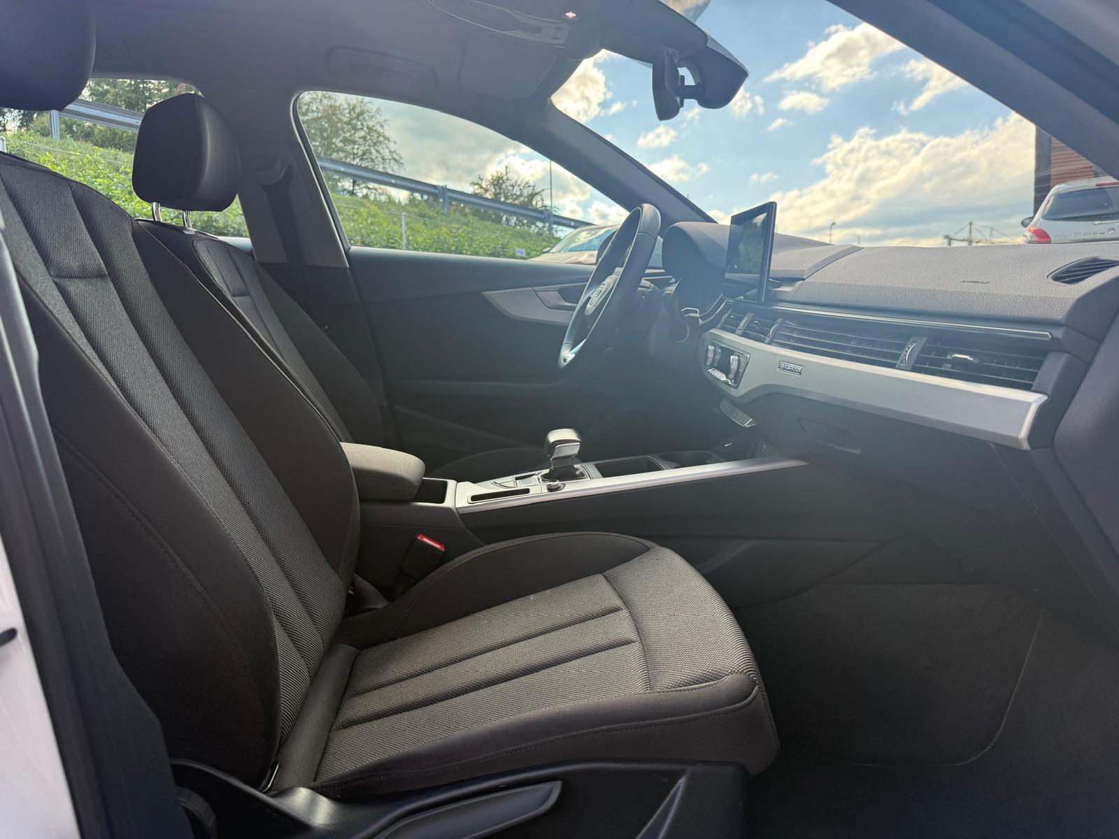 AUDI A4 Avant 40 TDI Attraction quattro S-tronic-image-8