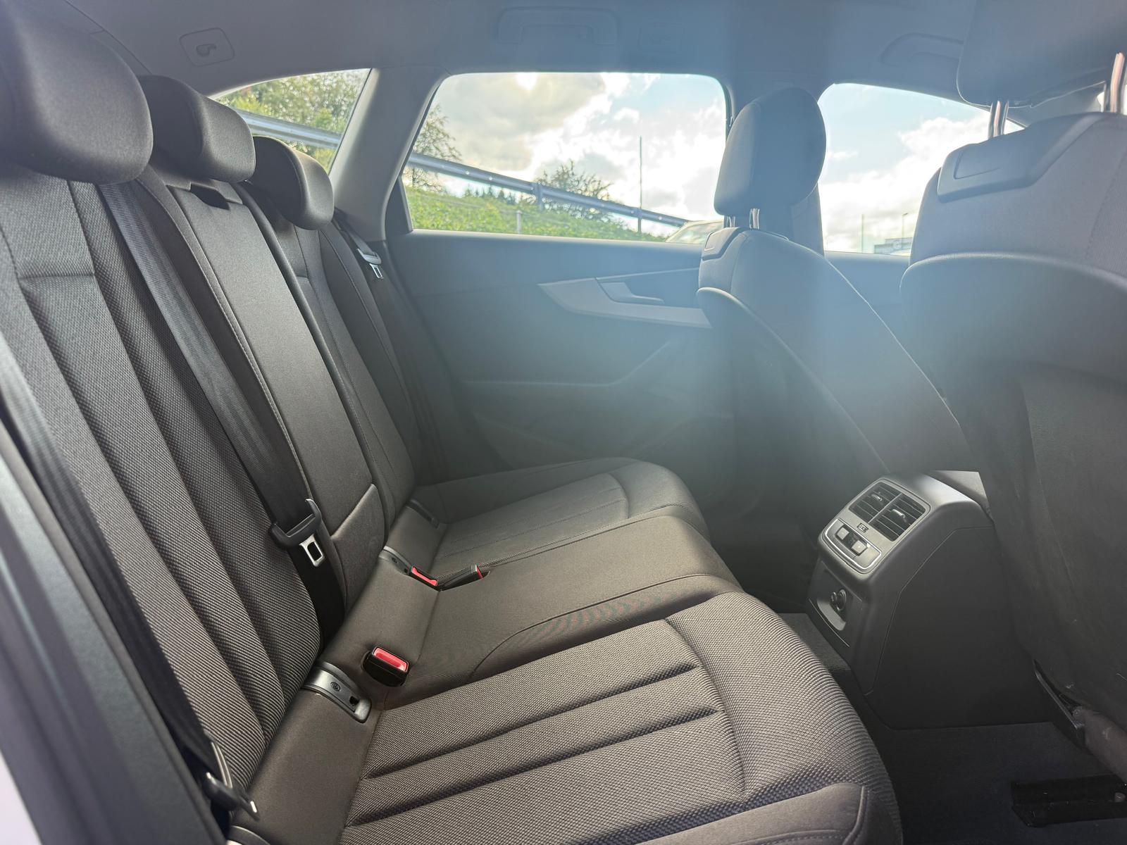 AUDI A4 Avant 40 TDI Attraction quattro S-tronic-image-9