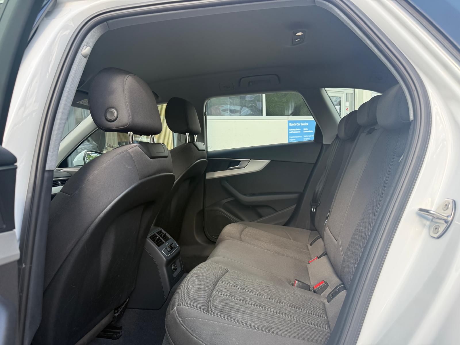 AUDI A4 Avant 40 TDI Attraction quattro S-tronic-image-10