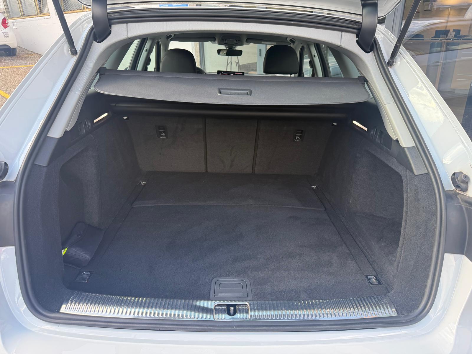 AUDI A4 Avant 40 TDI Attraction quattro S-tronic-image-11