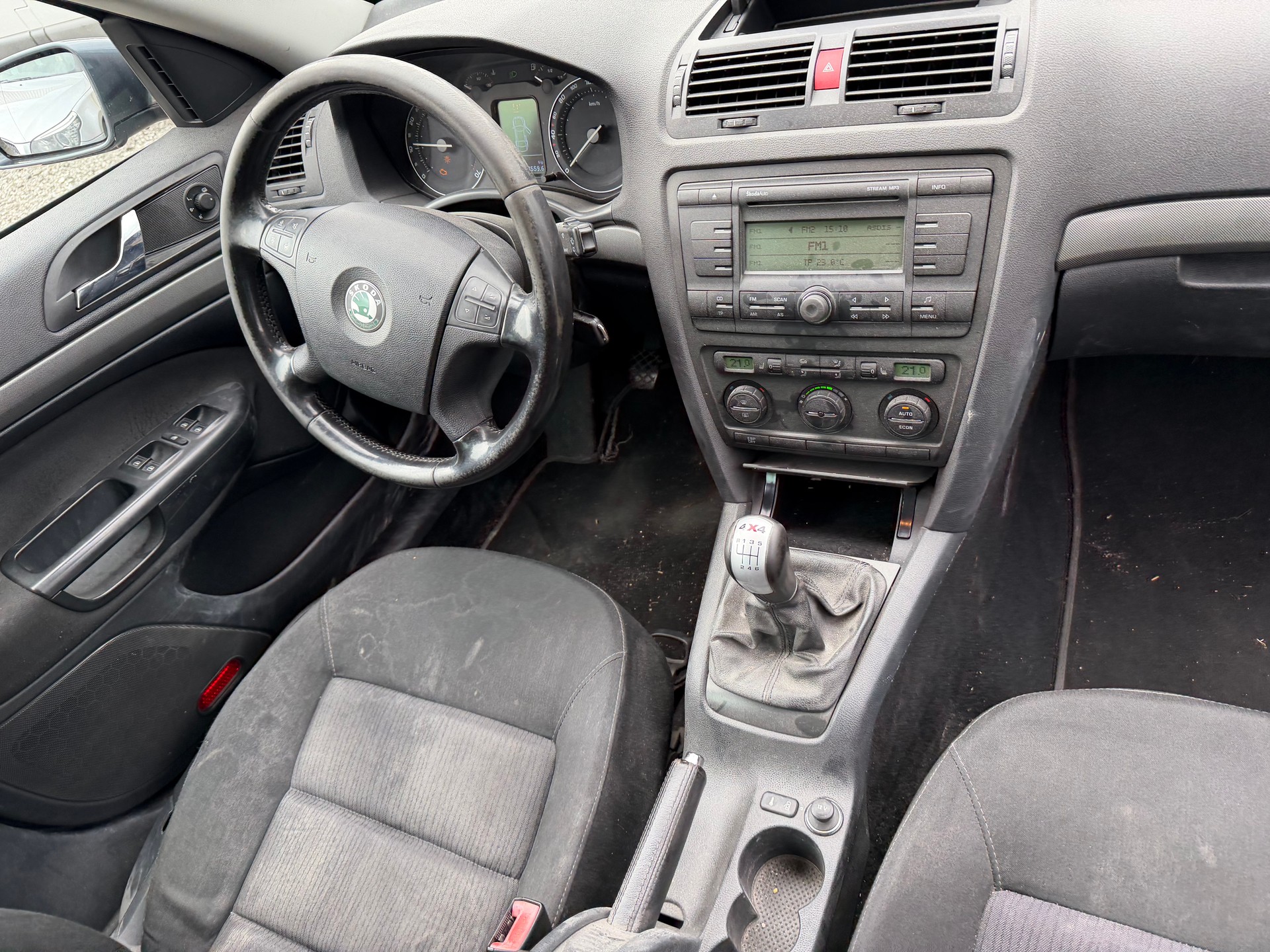 SKODA Octavia 2.0 FSI Adventure 4x4-image-7