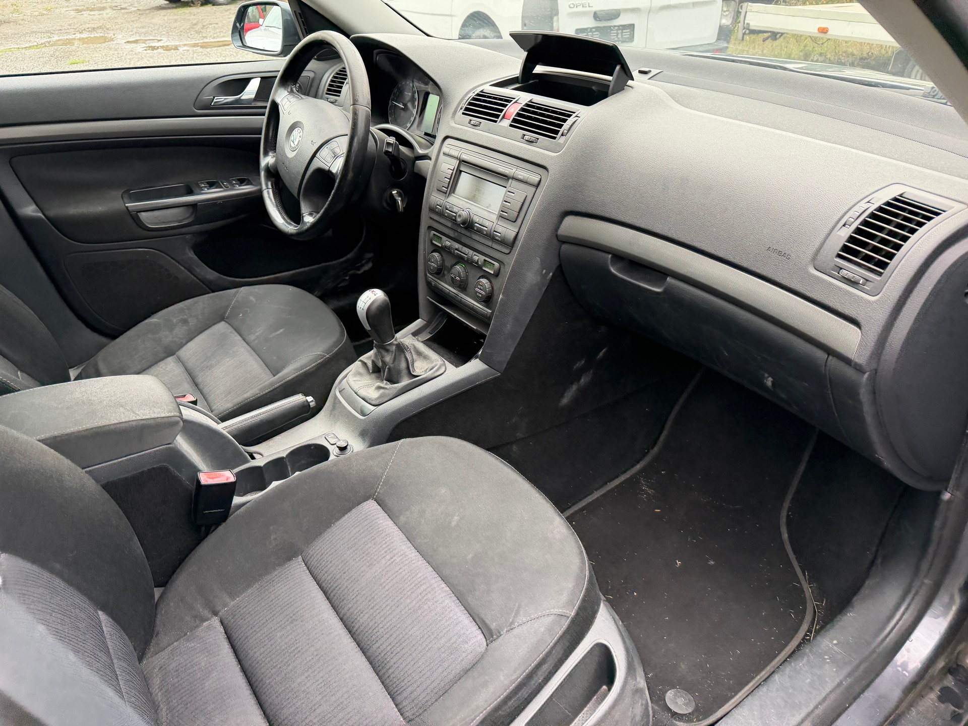SKODA Octavia 2.0 FSI Adventure 4x4-image-6