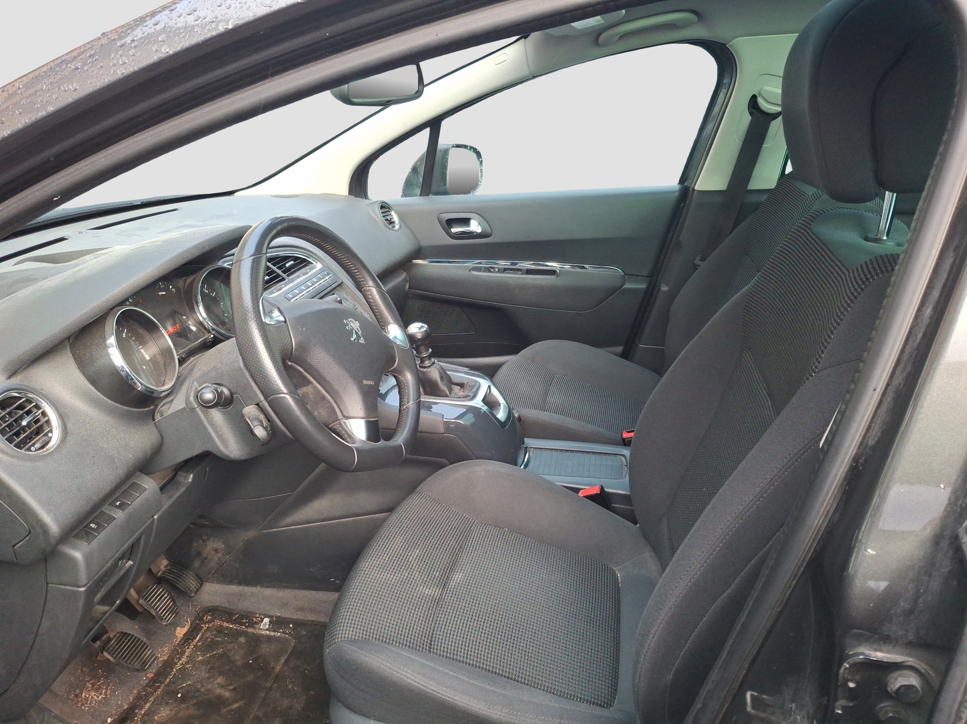 PEUGEOT 5008 1.6 16V T Allure-image-6