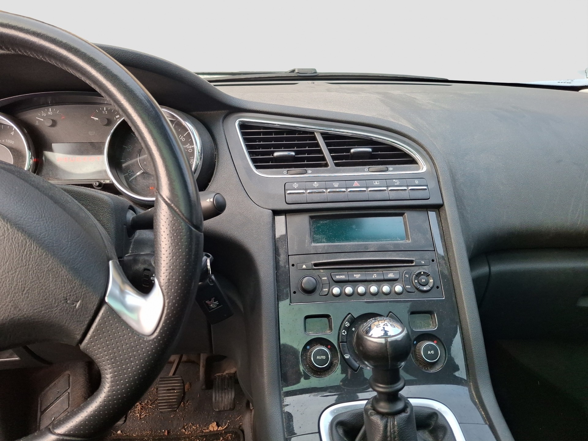 PEUGEOT 5008 1.6 16V T Allure-image-7