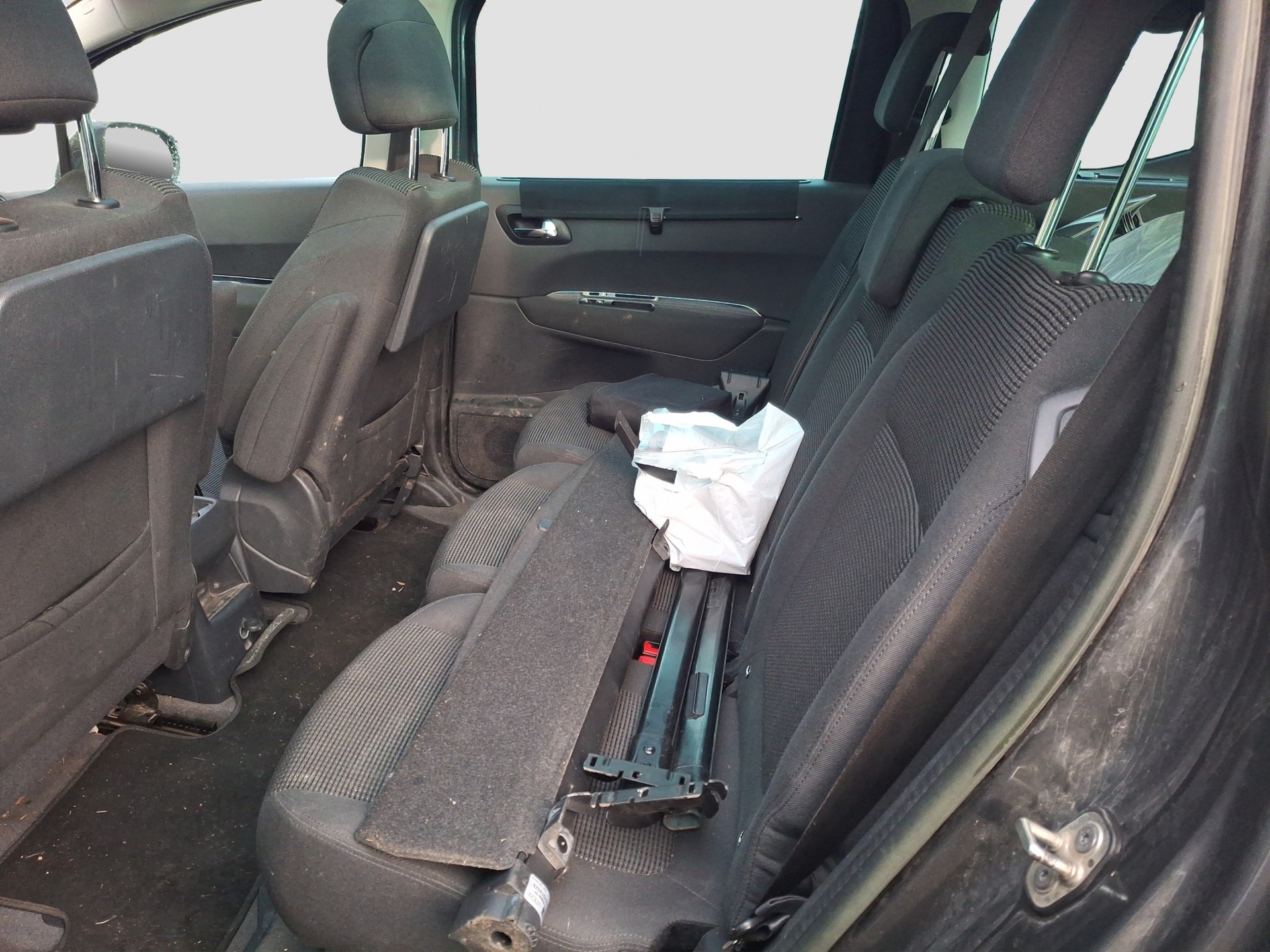 PEUGEOT 5008 1.6 16V T Allure-image-5