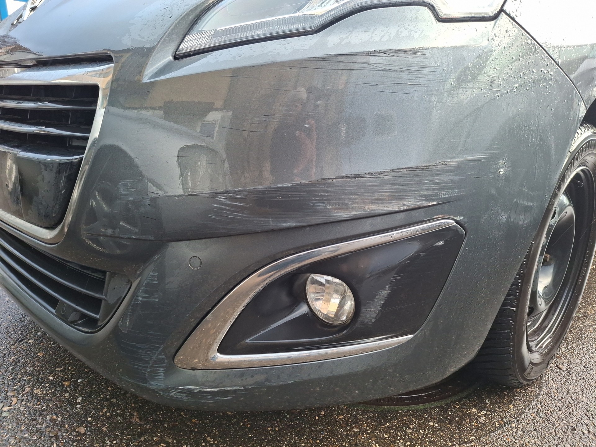 PEUGEOT 5008 1.6 16V T Allure-image-11