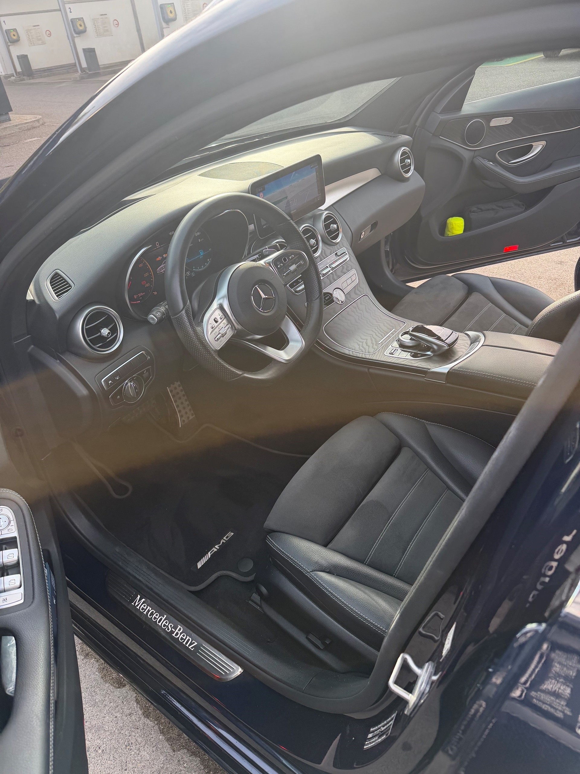 MERCEDES-BENZ C 220 d AMG Line 4matic-image-4