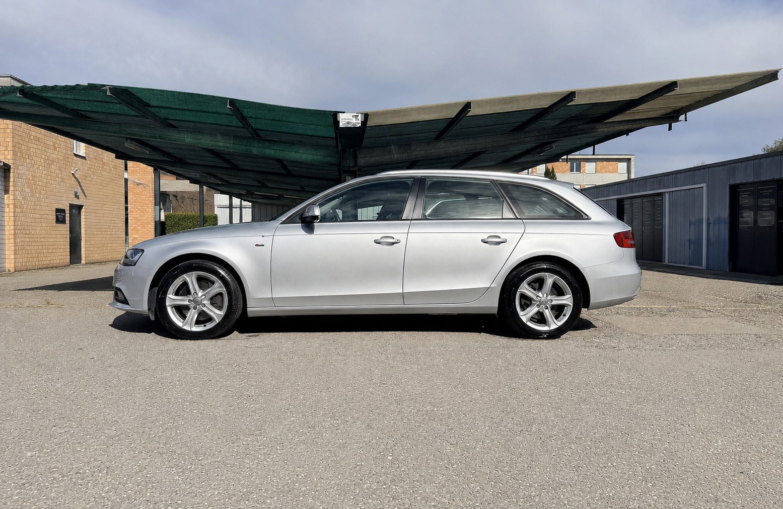 AUDI A4 Avant 2.0 TFSI quattro s-tronic-showroom-element-2