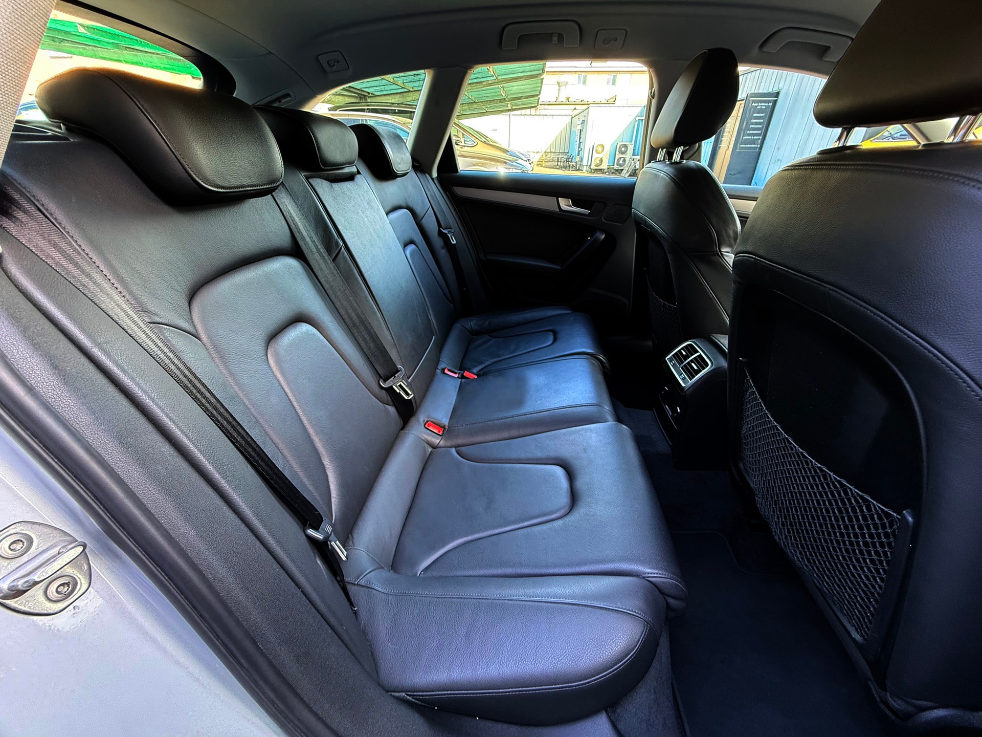 AUDI A4 Avant 2.0 TFSI quattro s-tronic-image-9