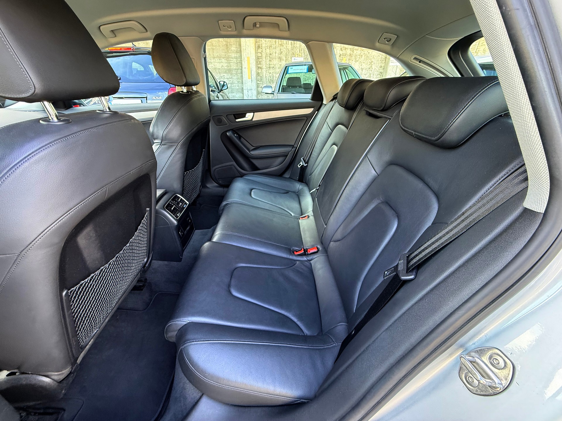 AUDI A4 Avant 2.0 TFSI quattro s-tronic-image-18