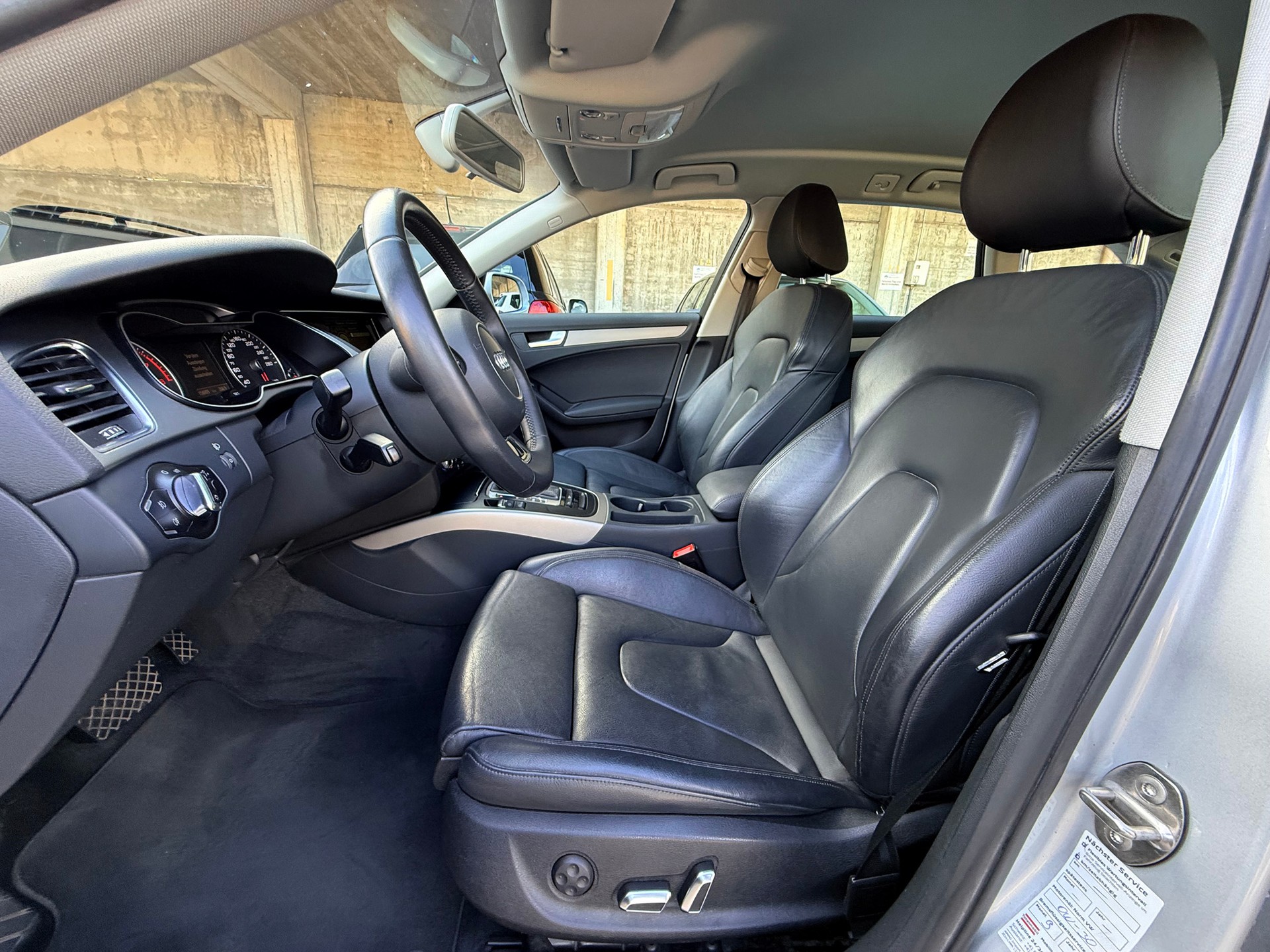 AUDI A4 Avant 2.0 TFSI quattro s-tronic-image-6