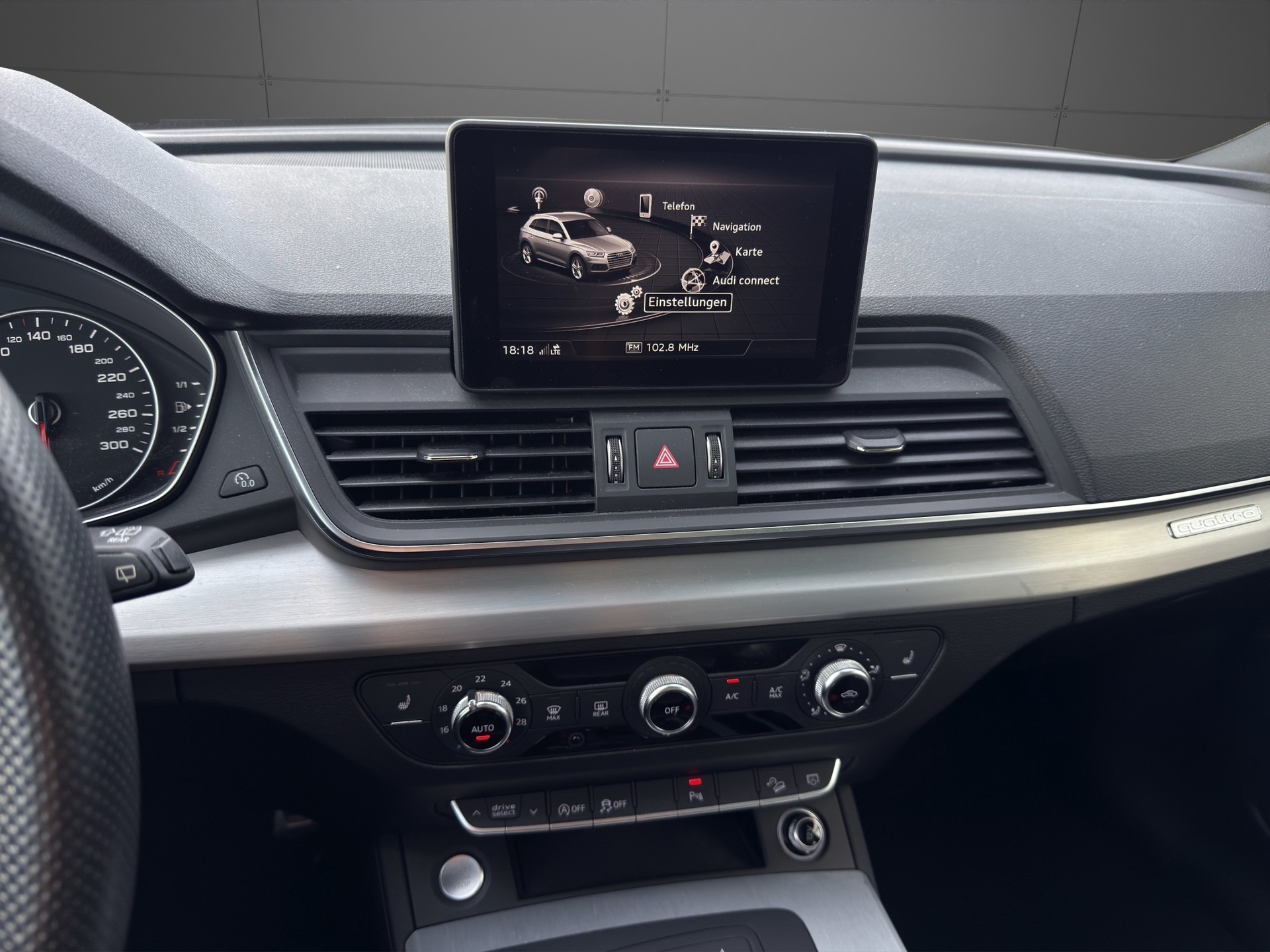 AUDI Q5 2.0 TDI sport quattro S-tronic S Line-image-12