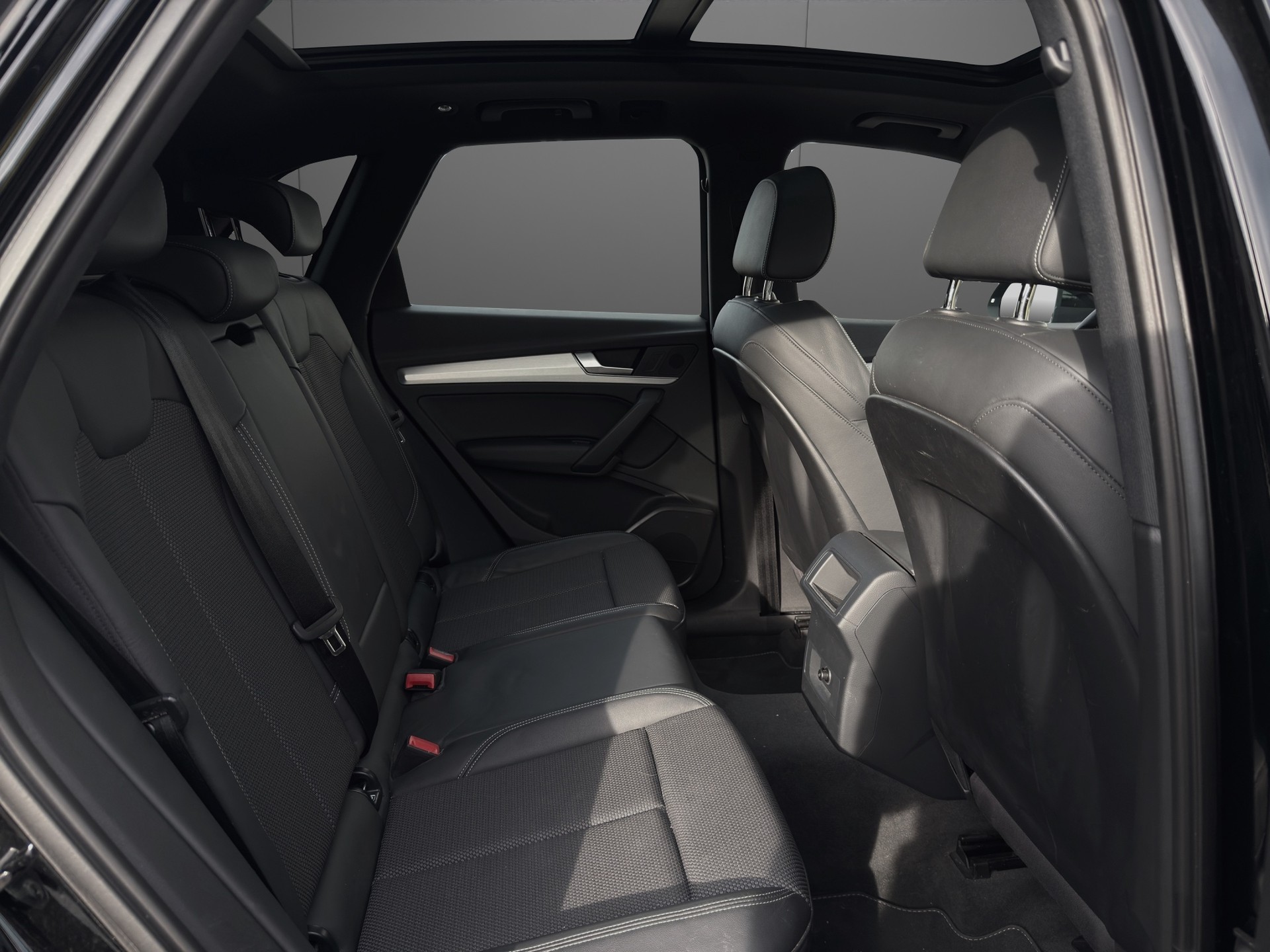 AUDI Q5 2.0 TDI sport quattro S-tronic S Line-image-8