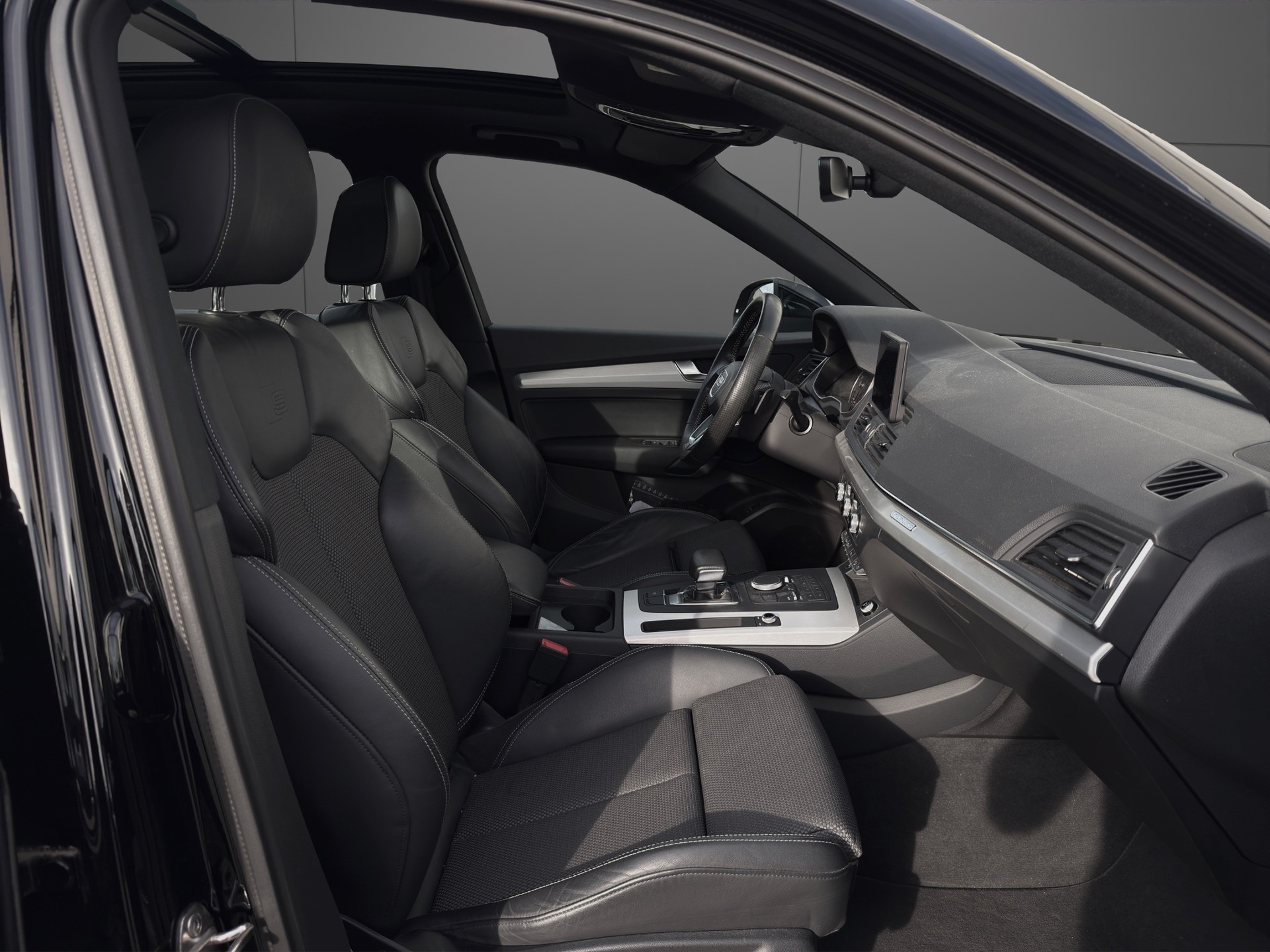 AUDI Q5 2.0 TDI sport quattro S-tronic S Line-image-9