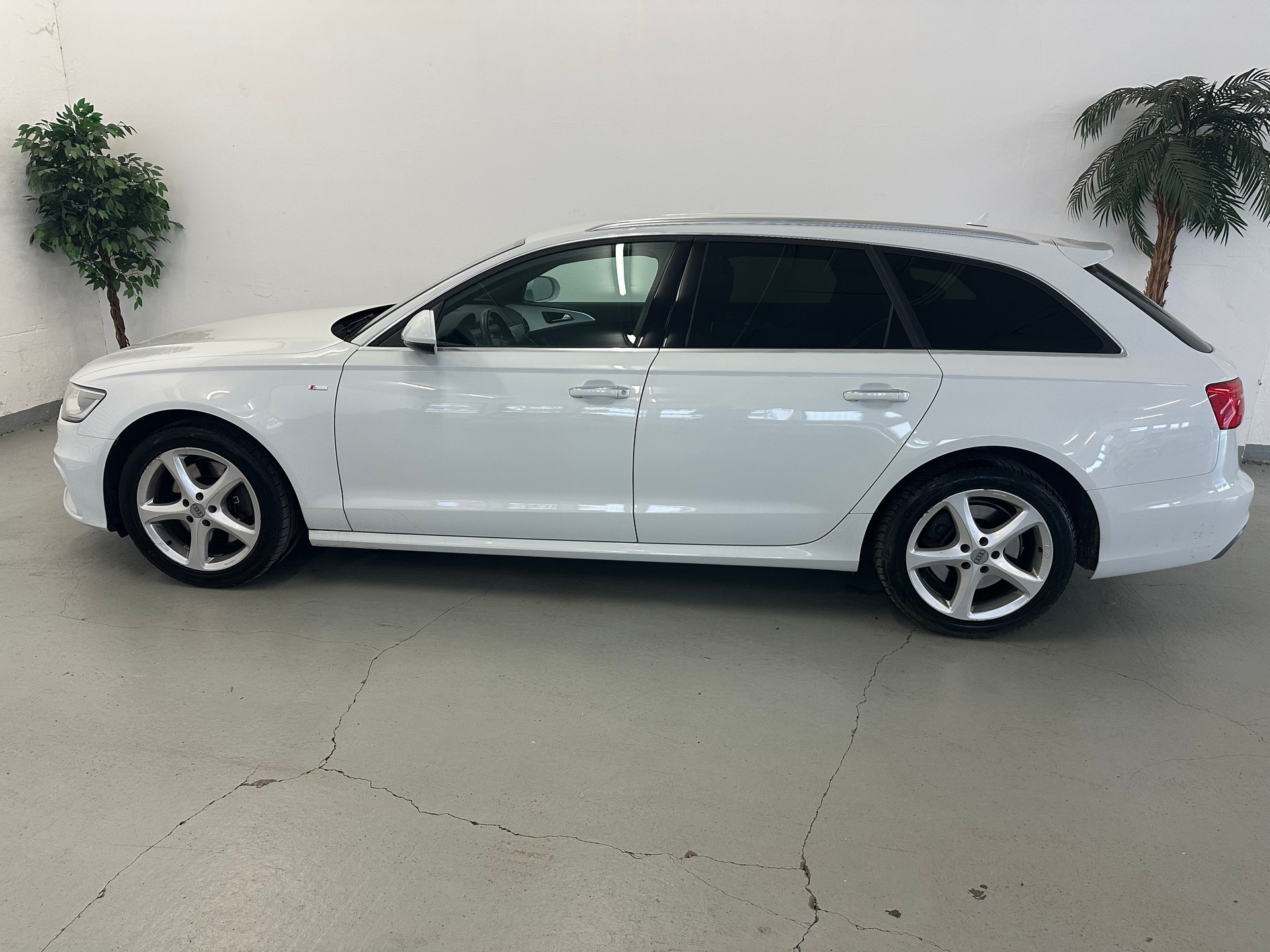AUDI 3.0 V6 TDI 245 quattro S-Tr.-image-2