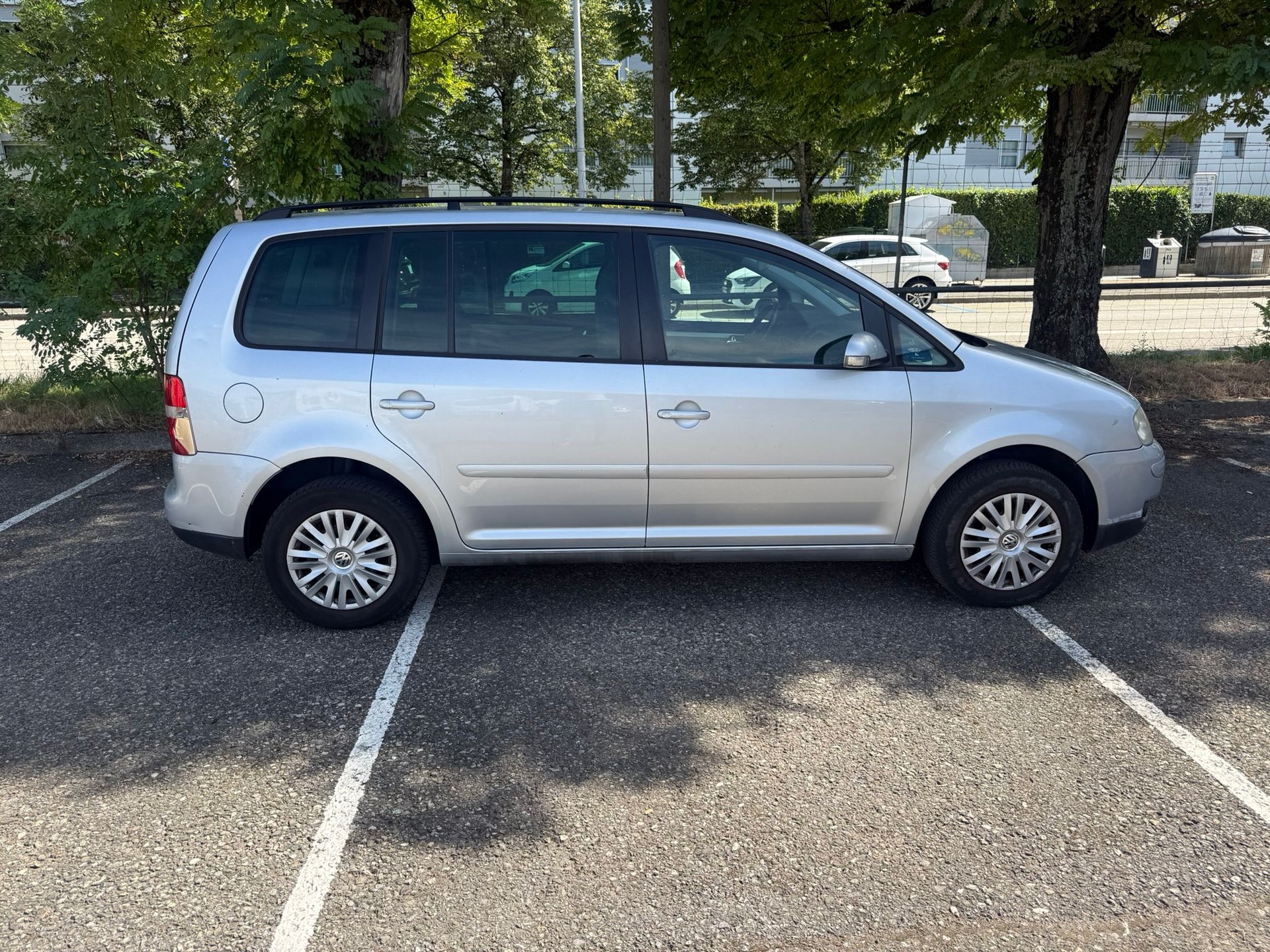VW 7 place Automatique 2.0 essence-image-2