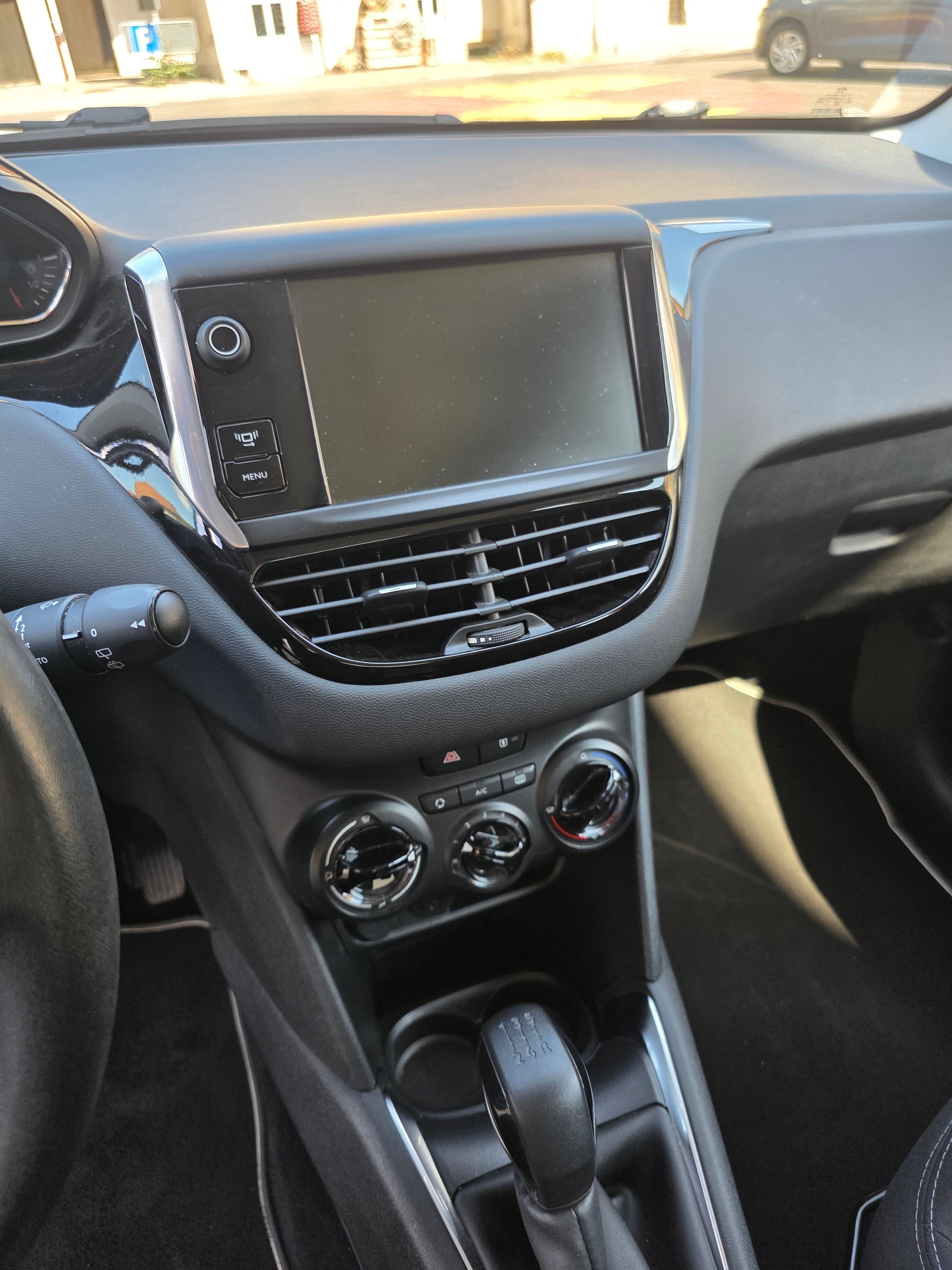 PEUGEOT 208 1.2 VTI Active-image-7