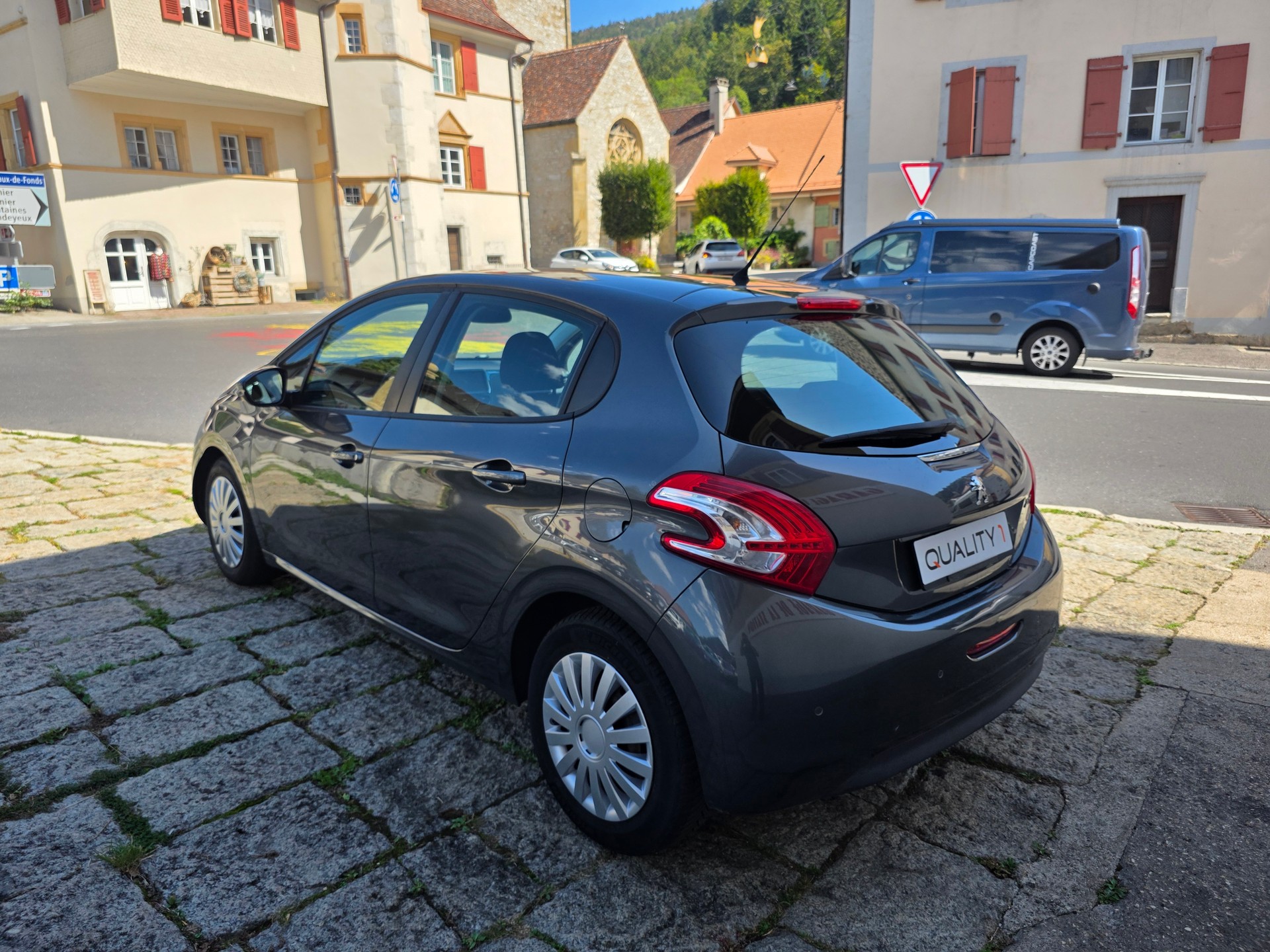 PEUGEOT 208 1.2 VTI Active-image-5
