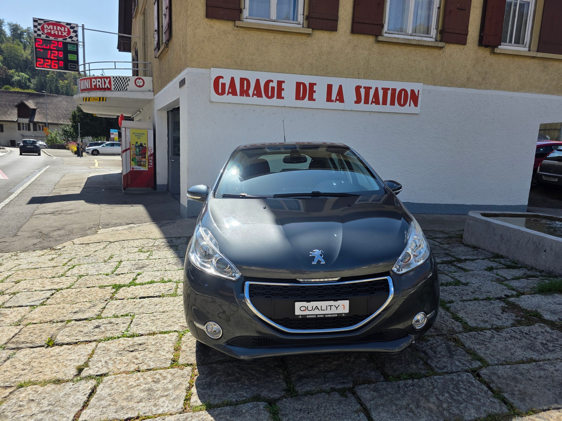 PEUGEOT 208 1.2 VTI Active-image-1