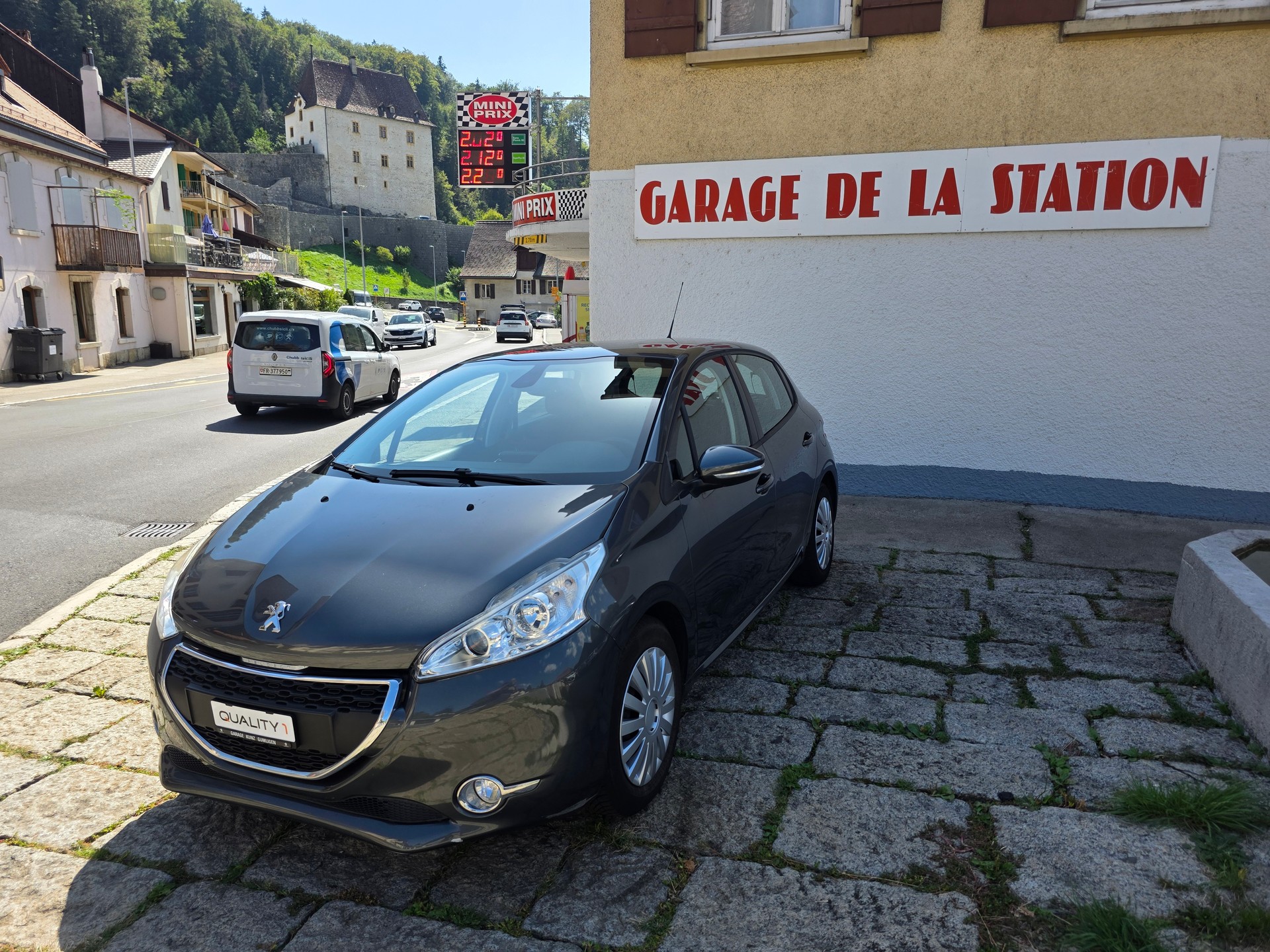 PEUGEOT 208 1.2 VTI Active-image-0