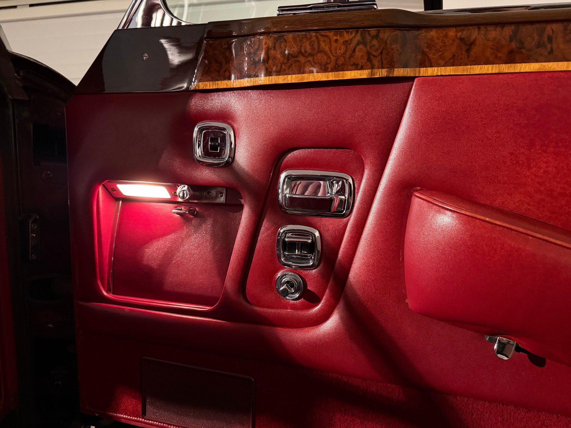 ROLLS-ROYCE CORNICHE-image-23