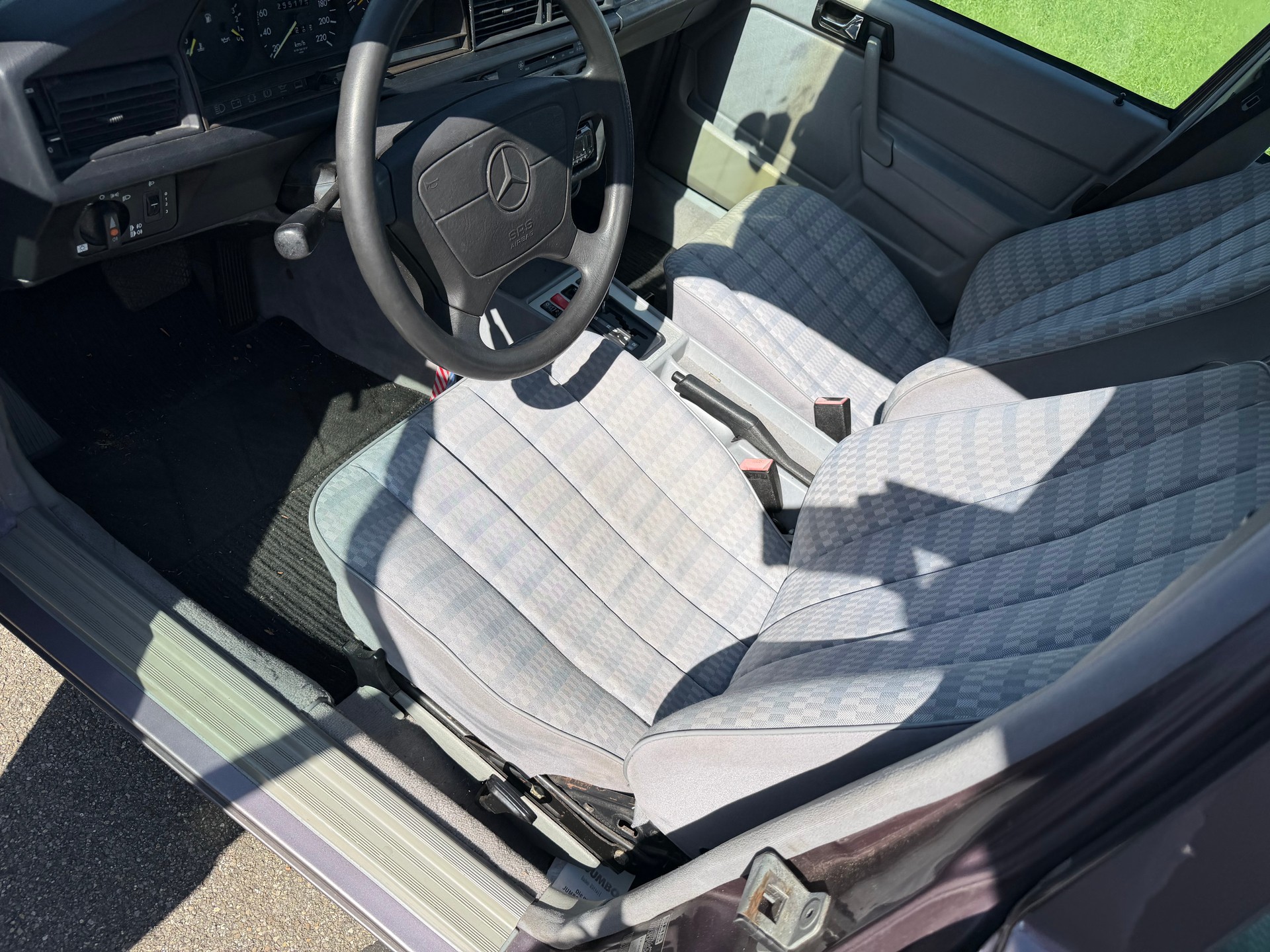 MERCEDES-BENZ 190 E 1.8 Avantgarde-image-4