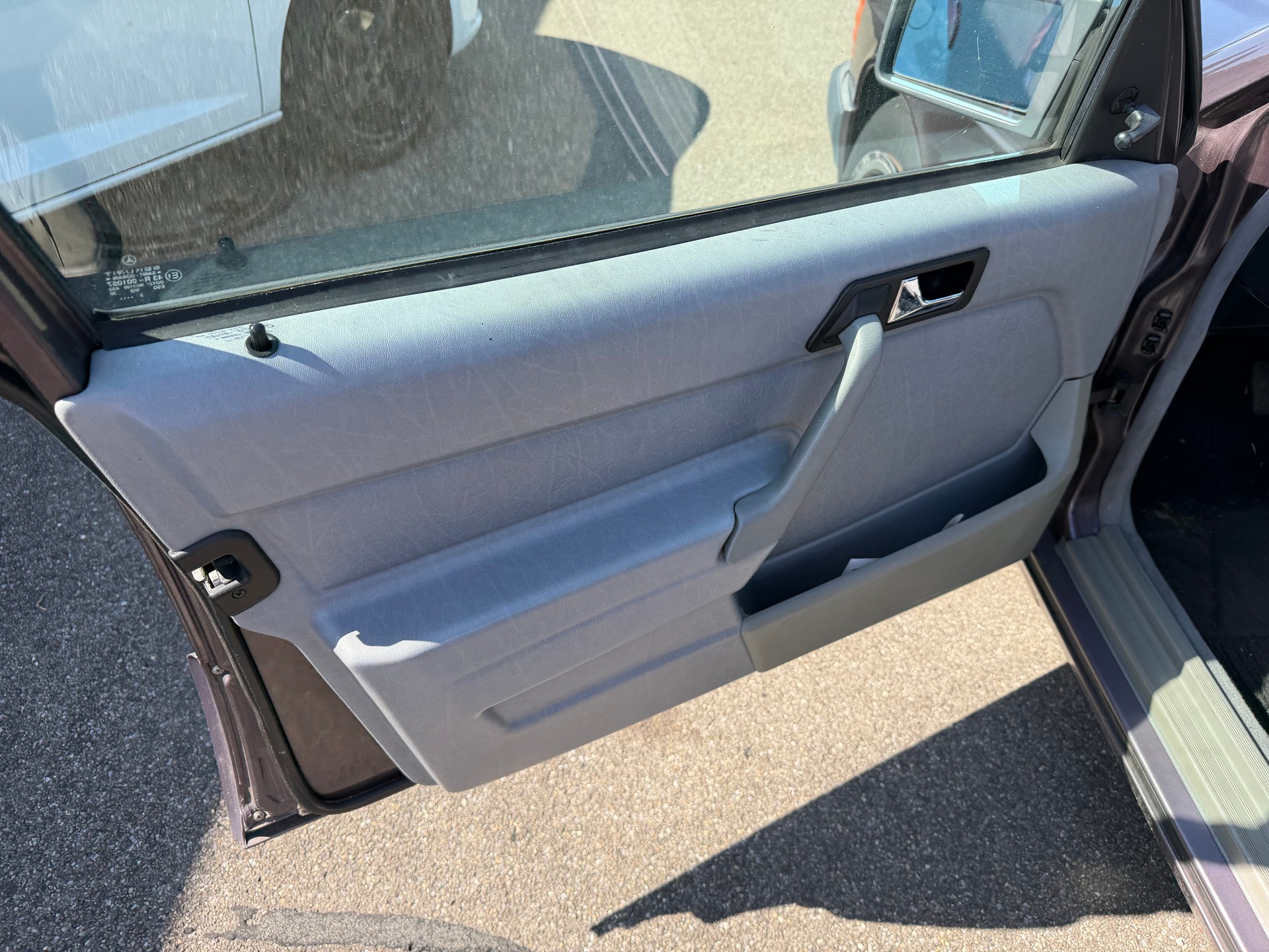 MERCEDES-BENZ 190 E 1.8 Avantgarde-image-8