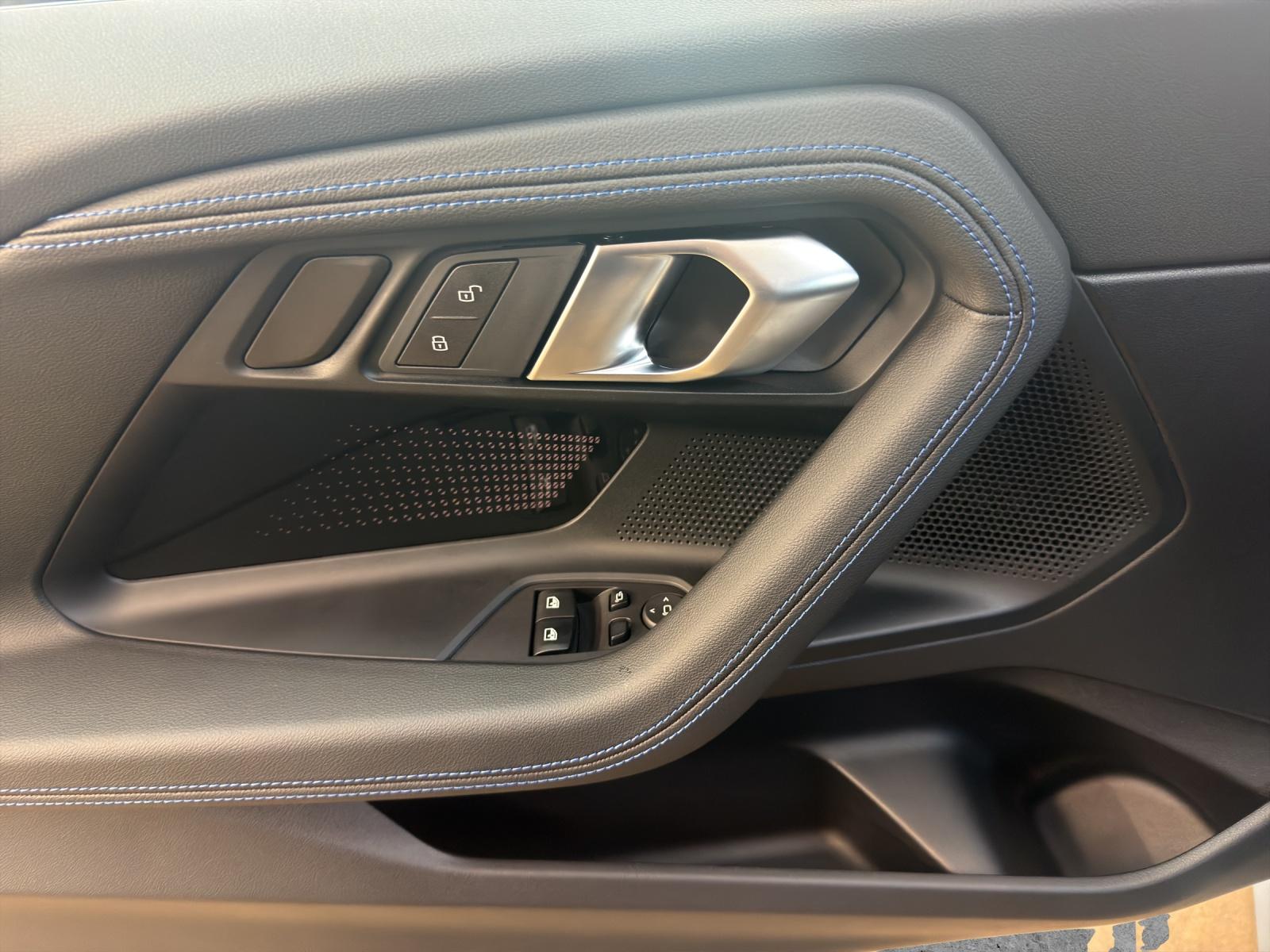 BMW M240i Coupé xDrive-image-9